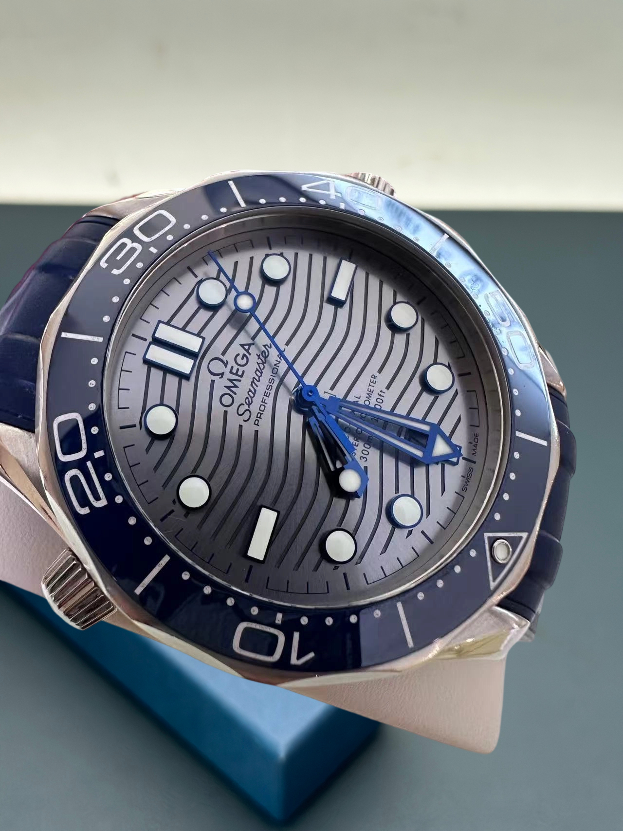 Omega 210.32.42.20.06.001 detail 4