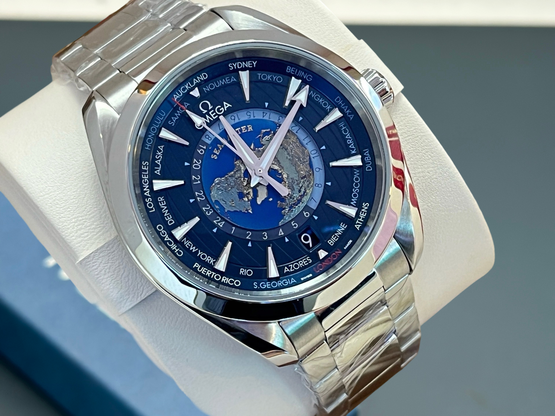 Omega 220.10.43.22.03.001