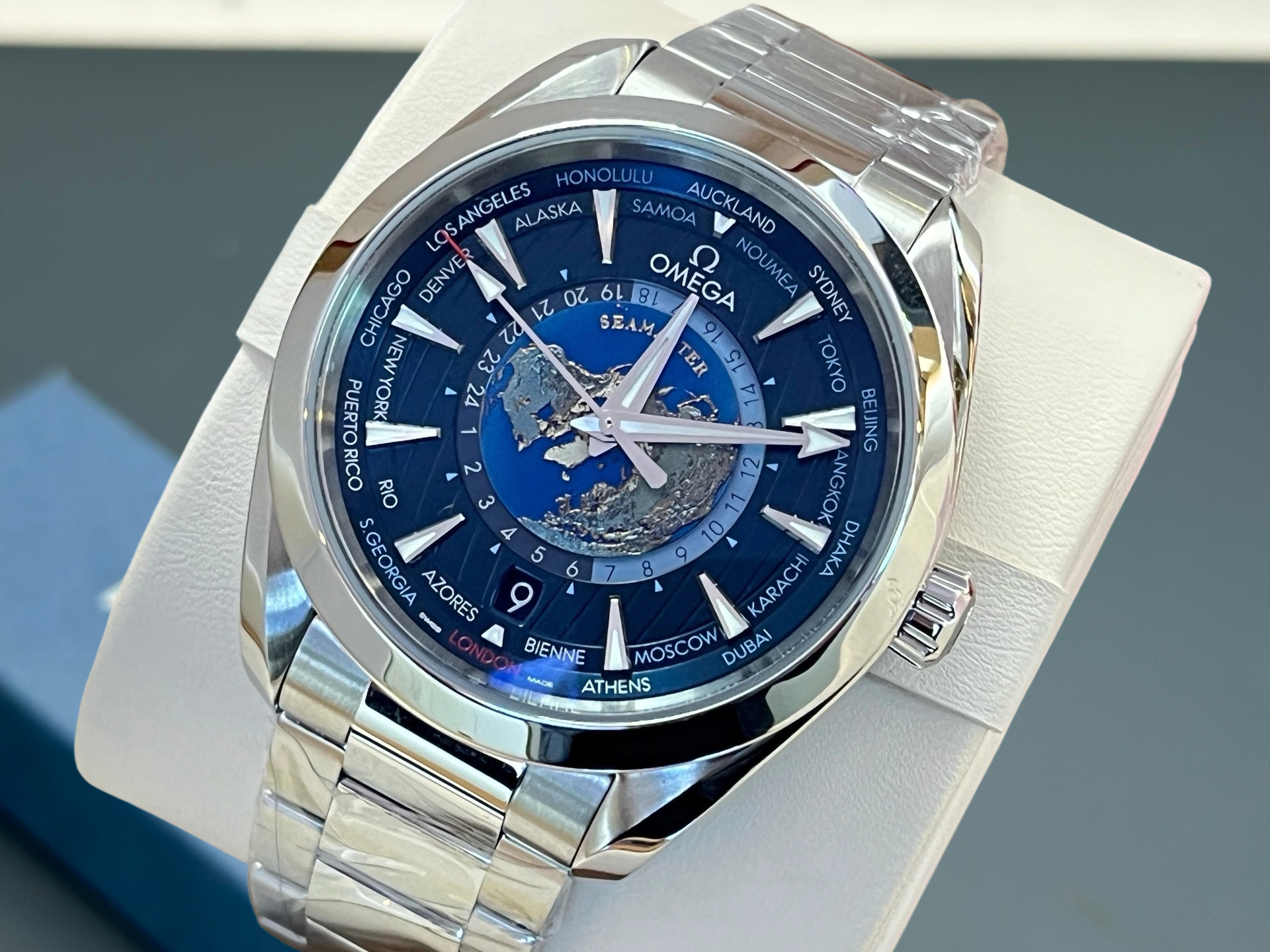 Omega 220.10.43.22.03.001 detail 1