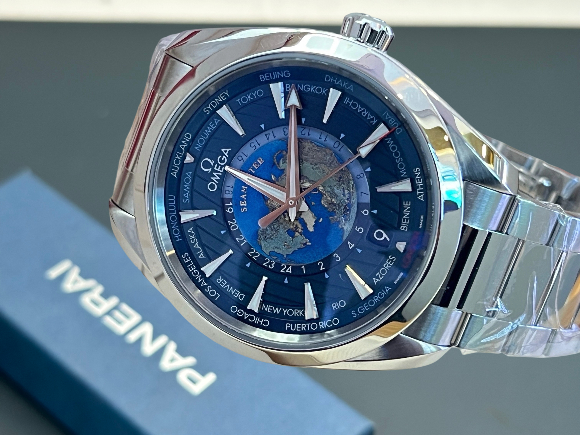 Omega 220.10.43.22.03.001 detail 4