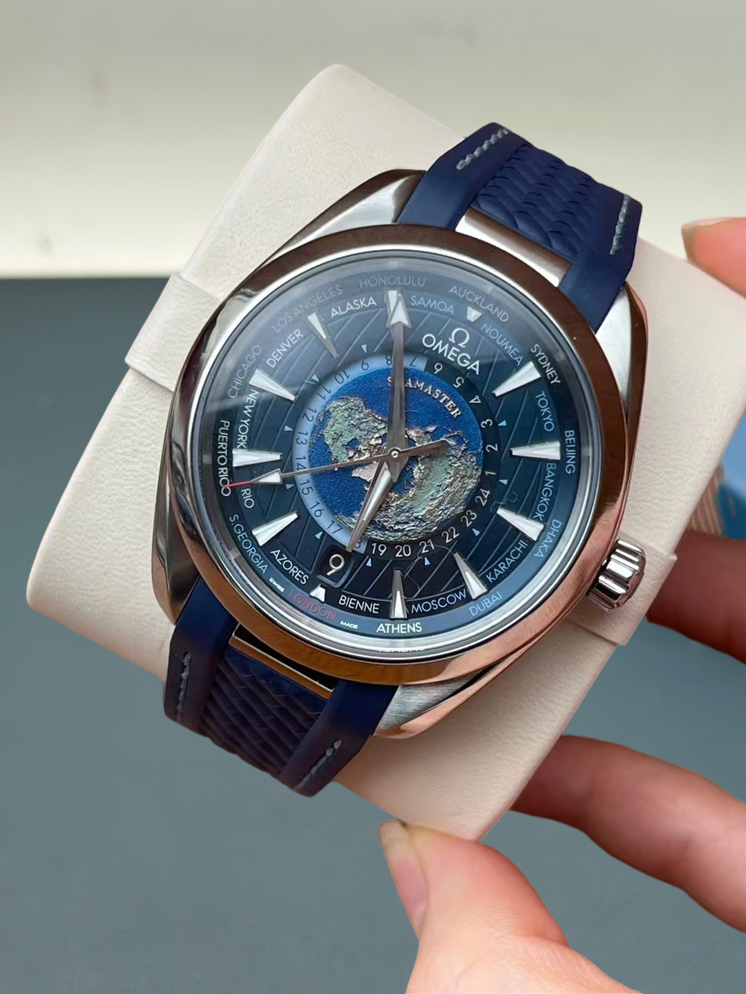 Omega 220.12.43.22.03.001
