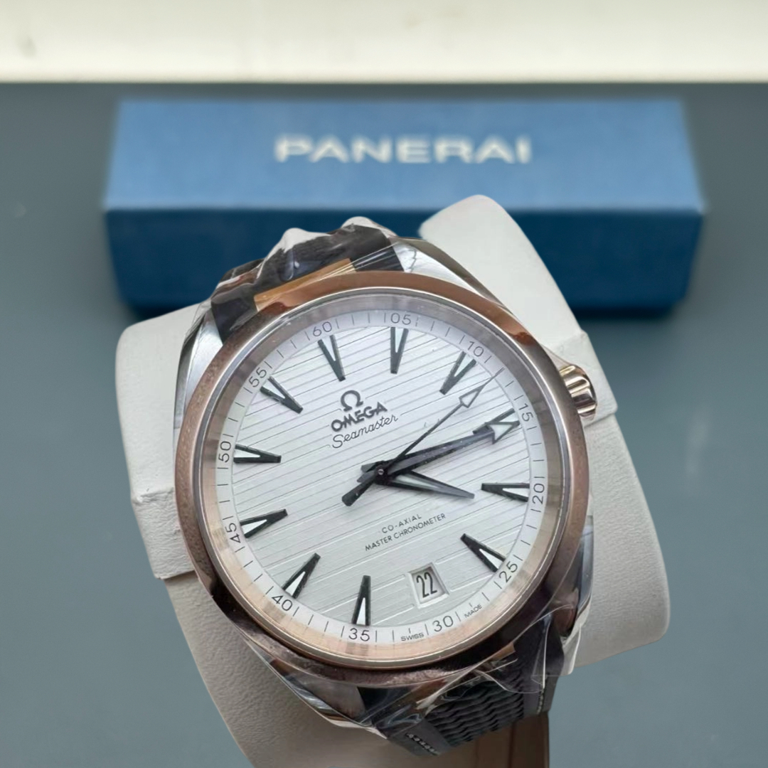 Omega 220.22.41.21.02.001 detail 2
