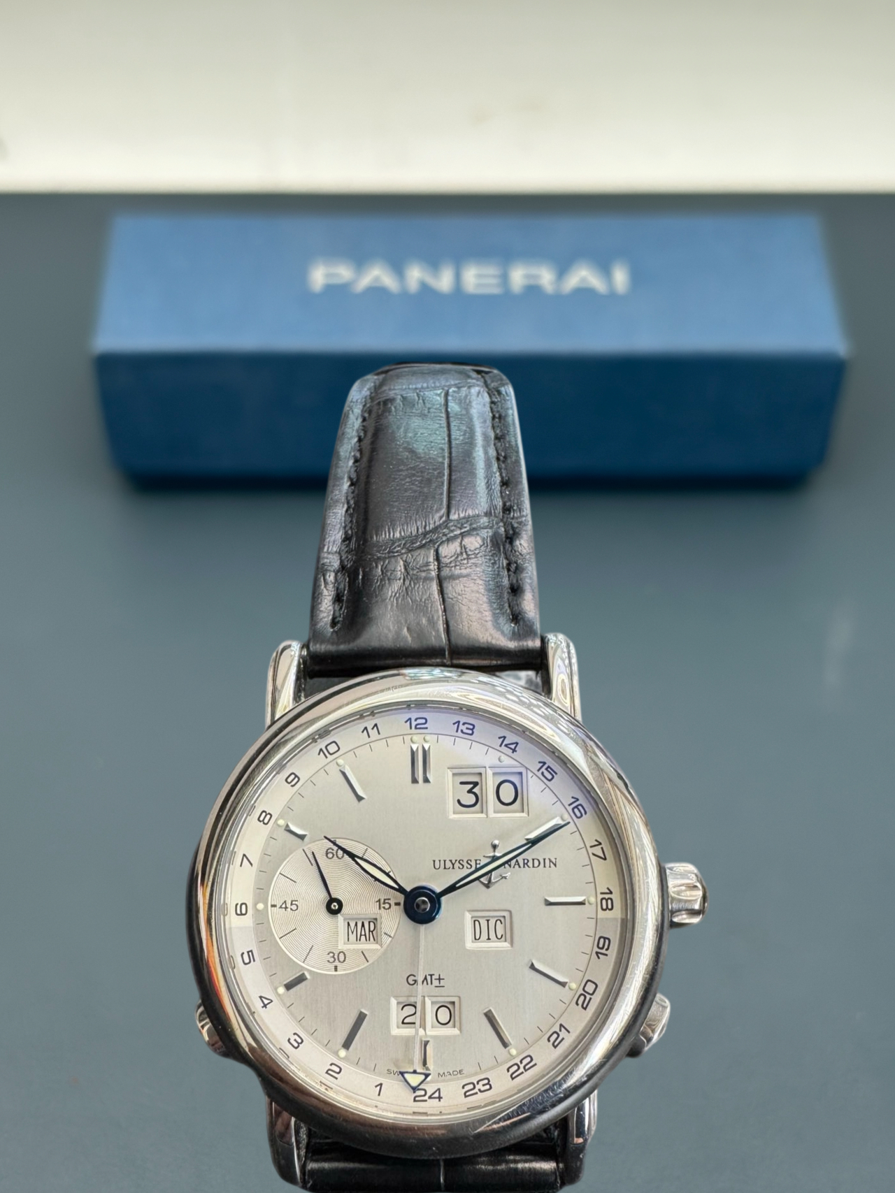 Ulysse Nardin 320-22-32 detail 1