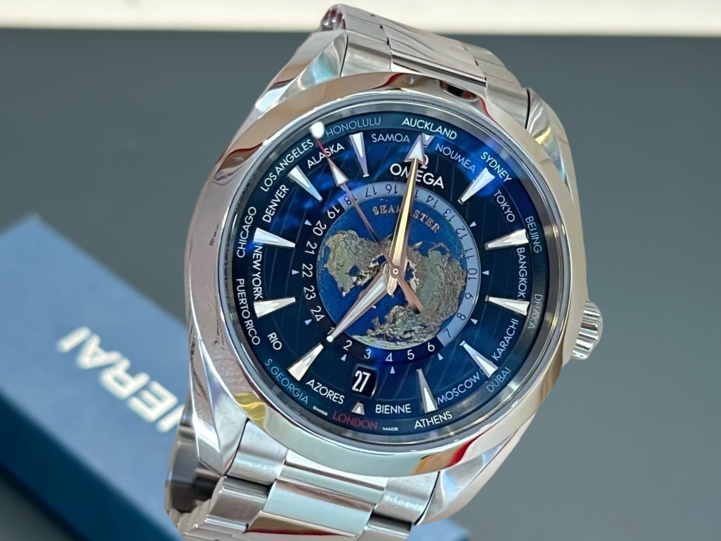 Omega 220.10.43.22.03.001 detail 4