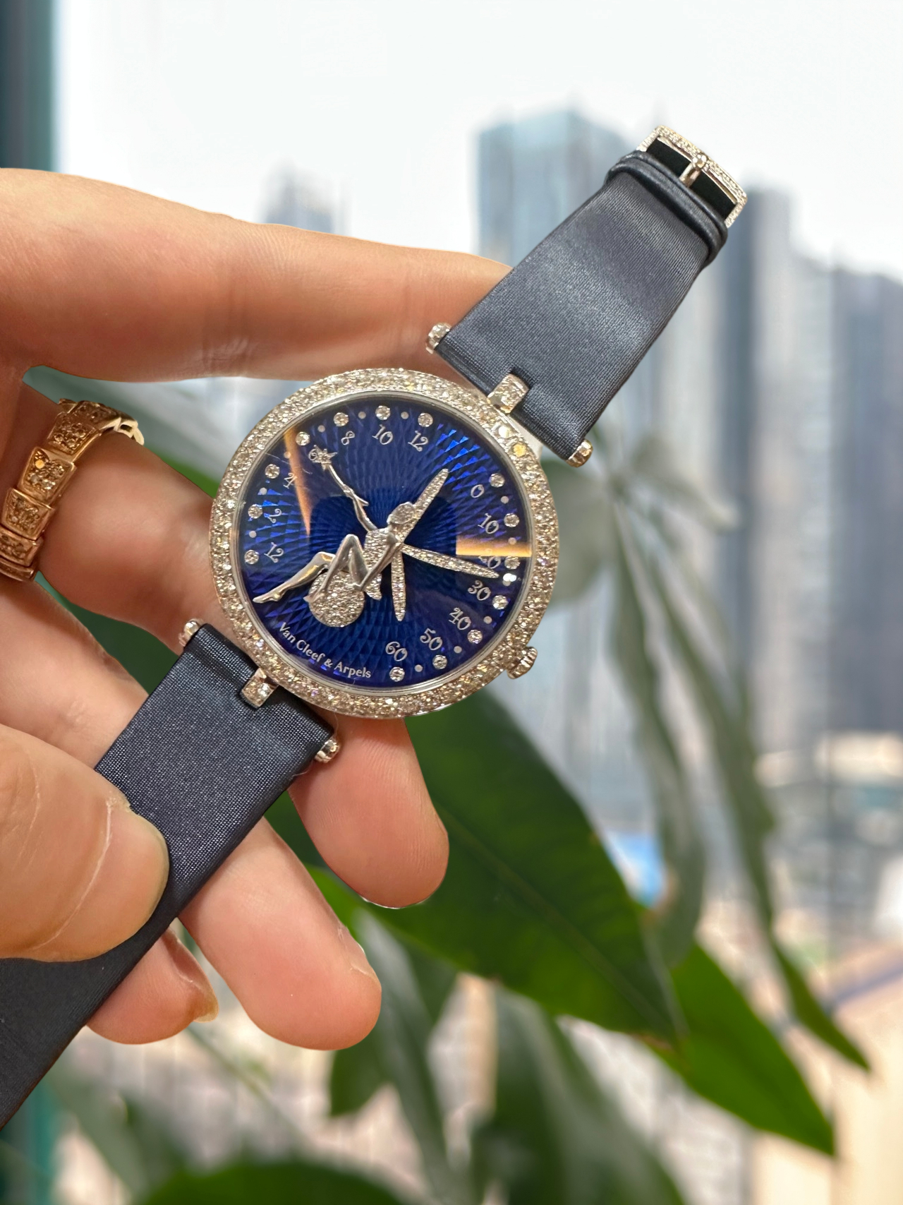 Van Cleef & Arpels VCARO8T500 detail 1