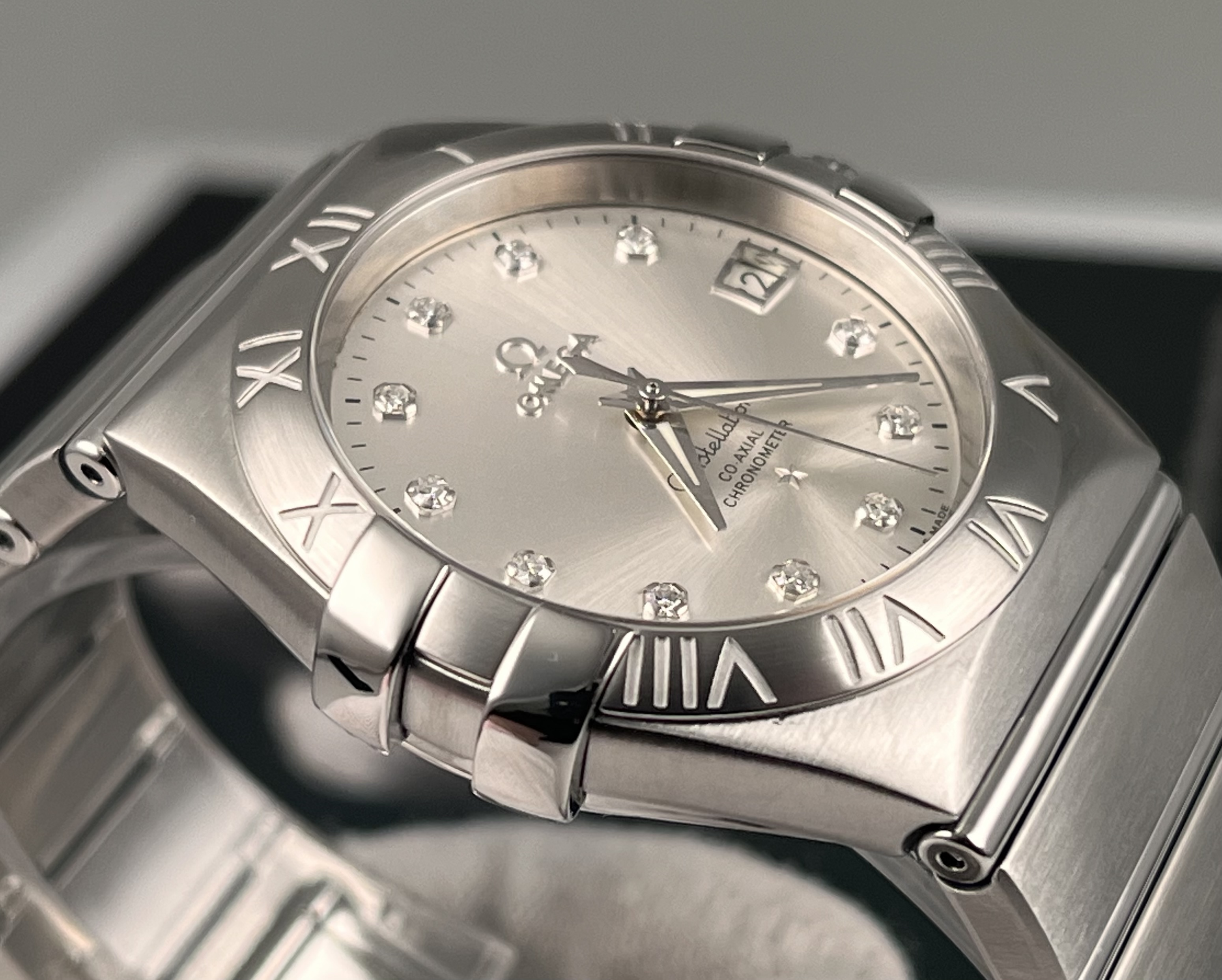 Omega 123.10.35.20.52.001 detail 4