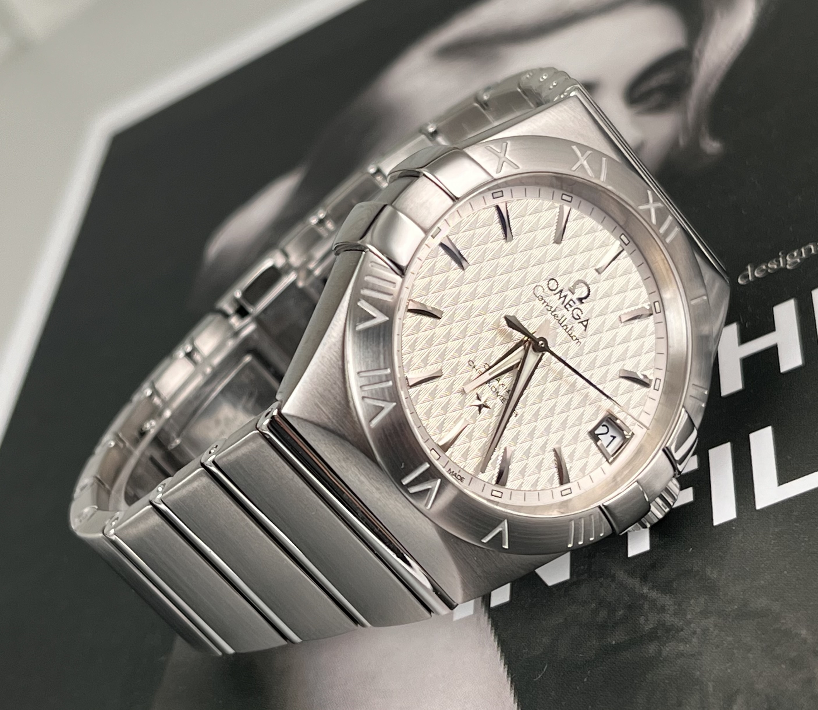 Omega 123.10.38.21.02.003 detail 2