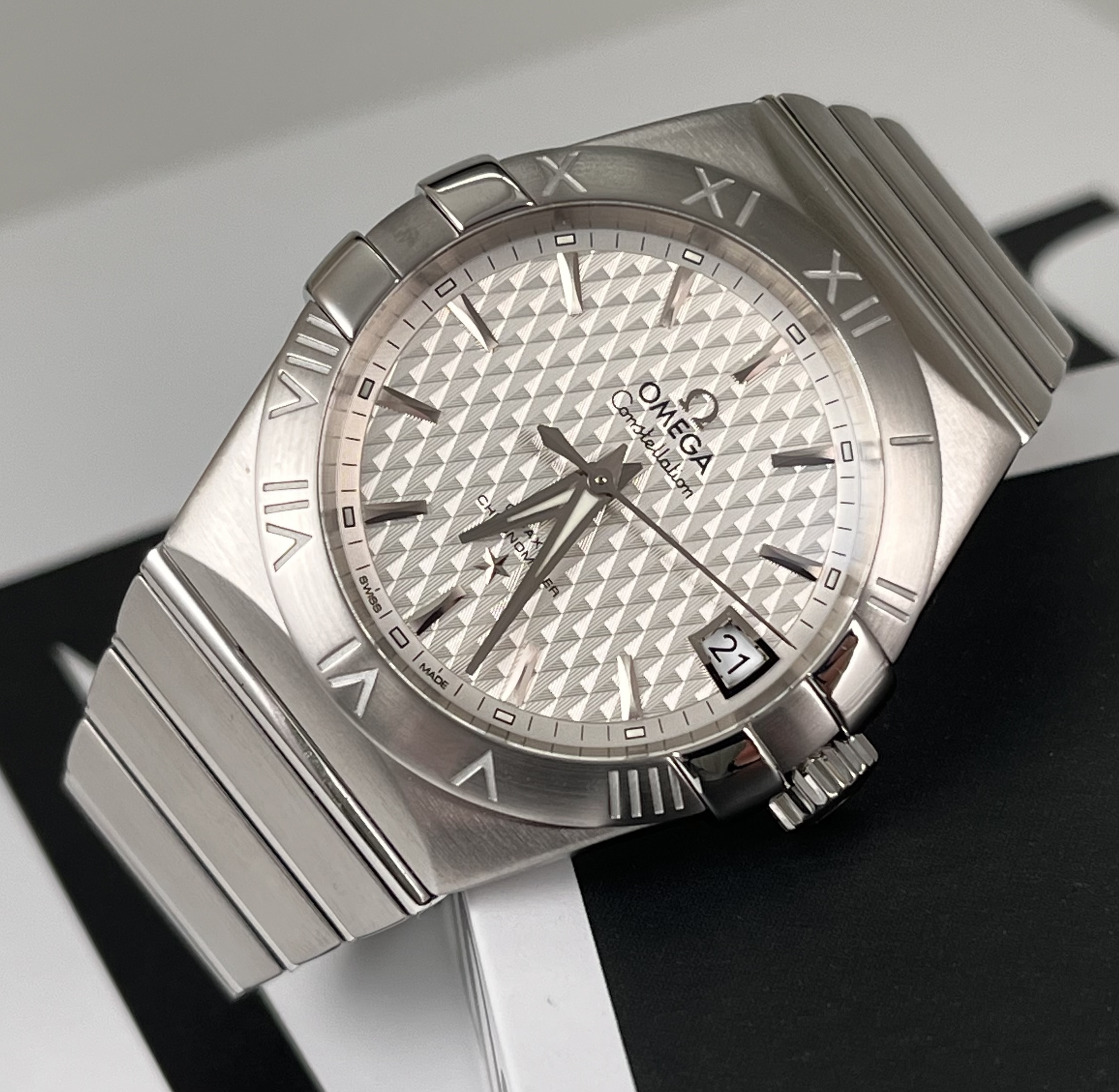 Omega 123.10.38.21.02.003 detail 4