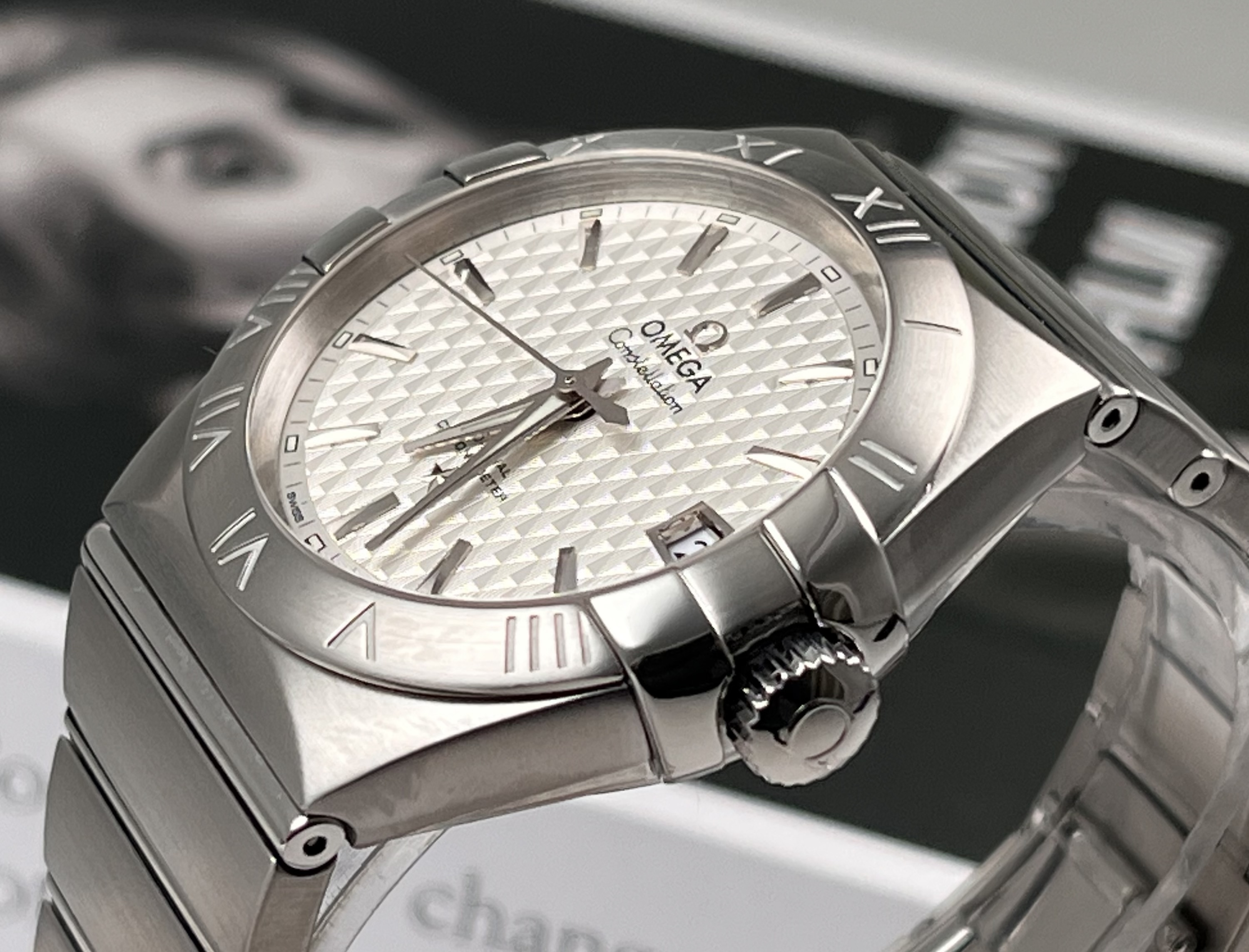 Omega 123.10.38.21.02.003 detail 3