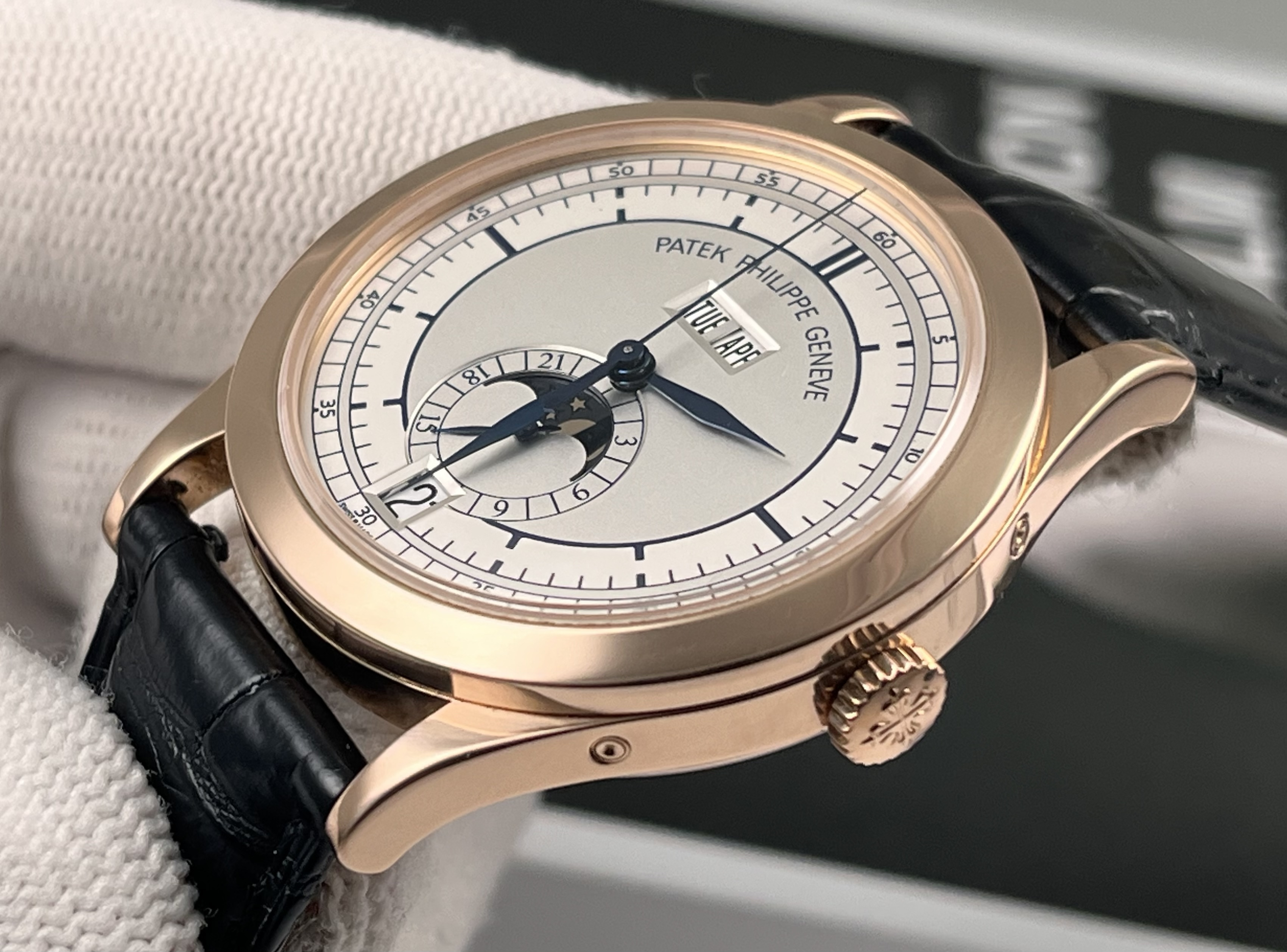 Patek Philippe 5396R-001 detail 4