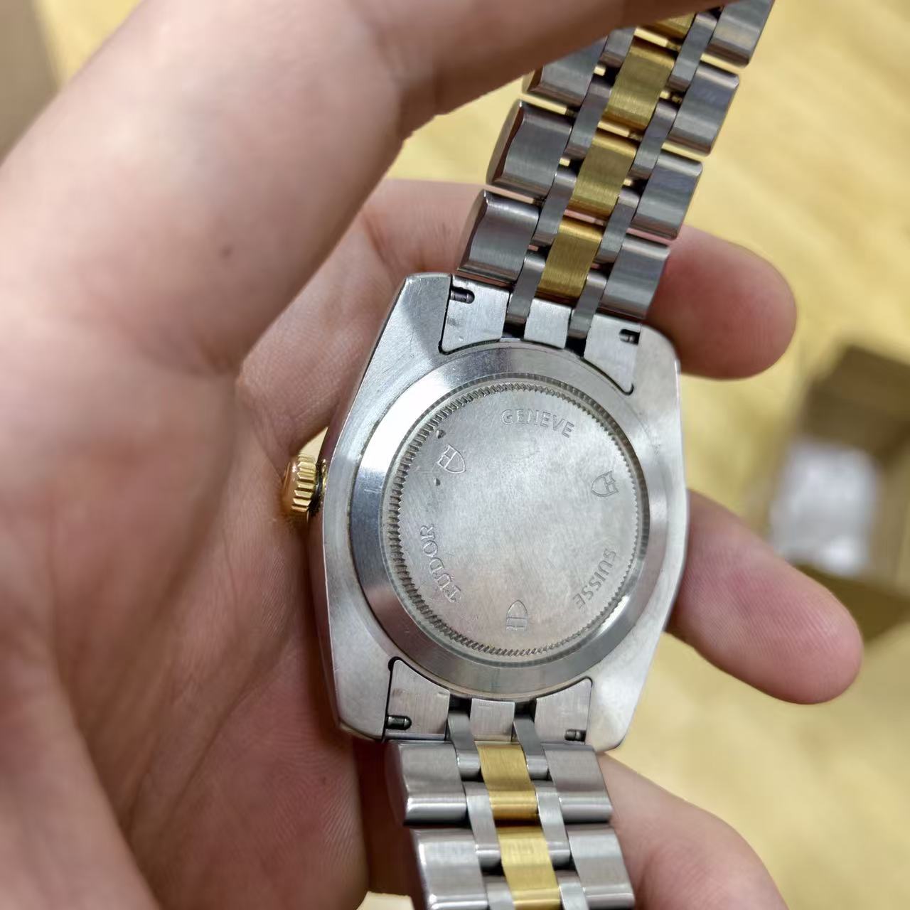 Tudor m23013-0021 detail 3