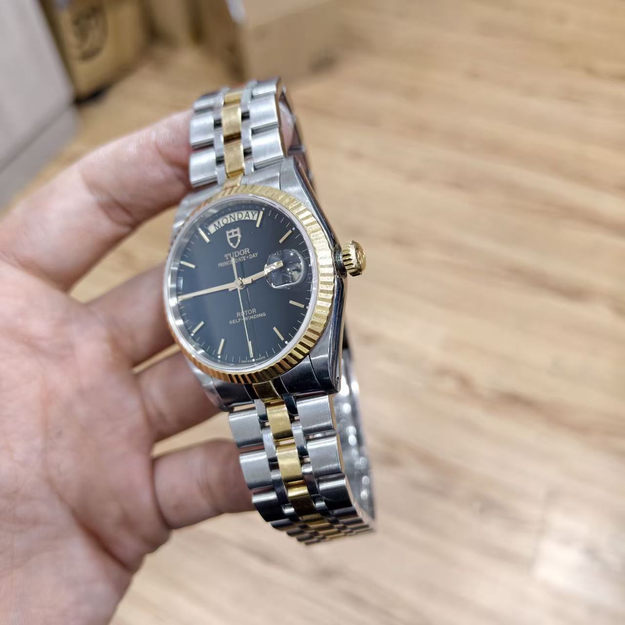 Tudor m76213-0010 detail 2