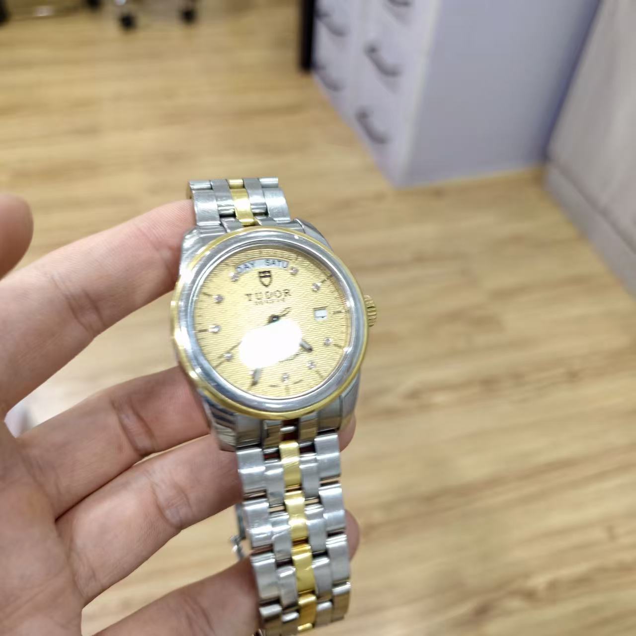 Tudor 56003-68063 detail 1