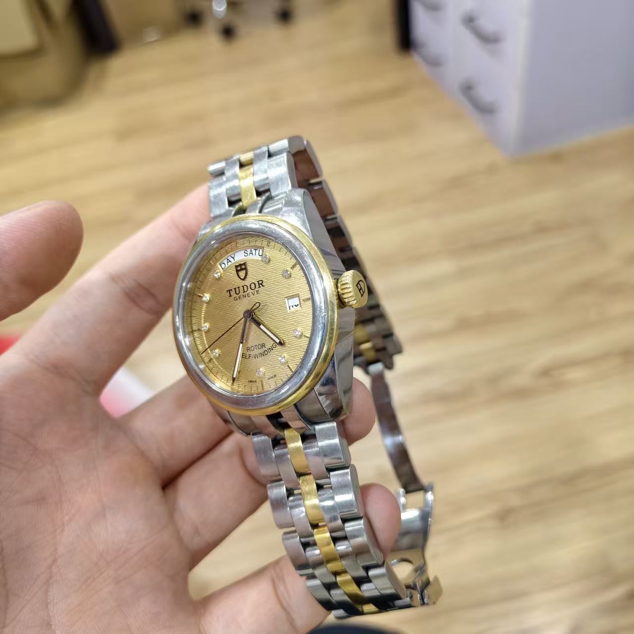 Tudor 56003-68063 detail 2