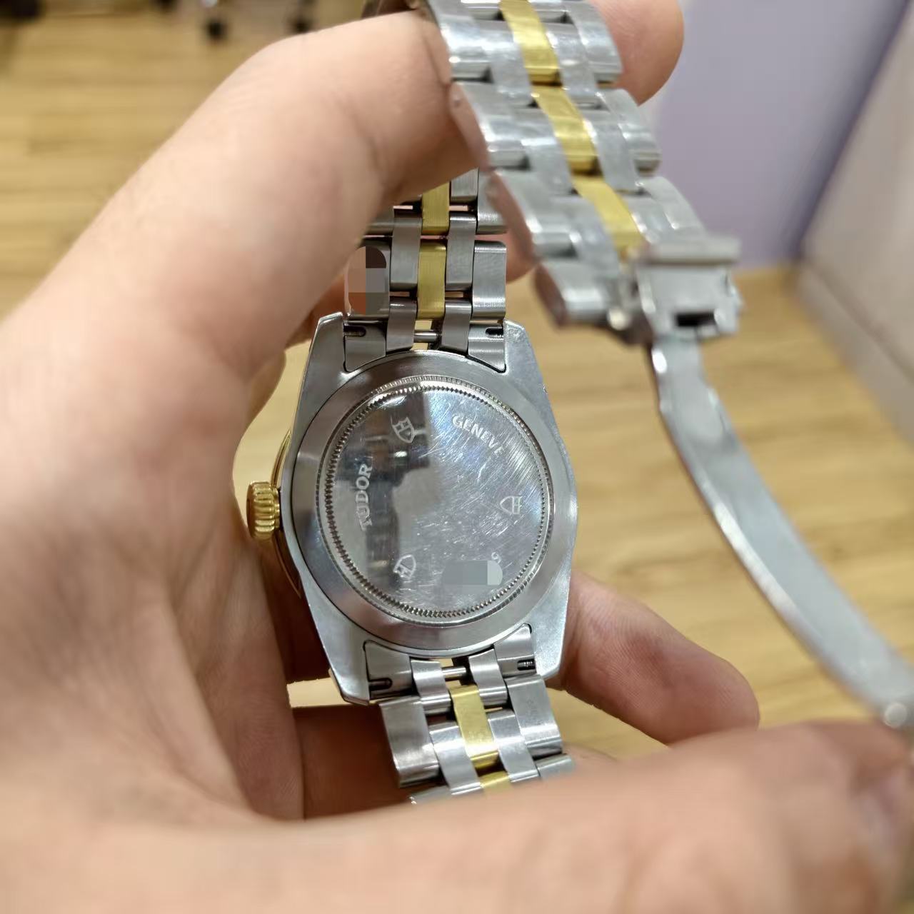 Tudor 56003-68063 detail 3