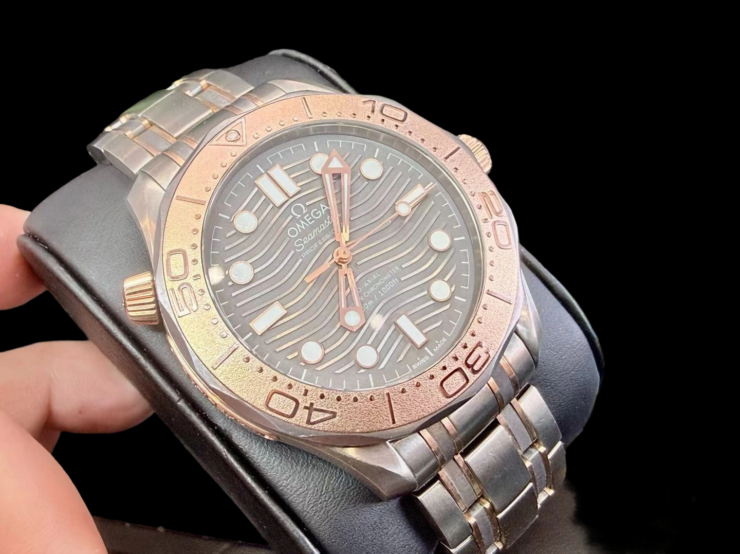 Omega 210.60.42.20.99.001 detail 2