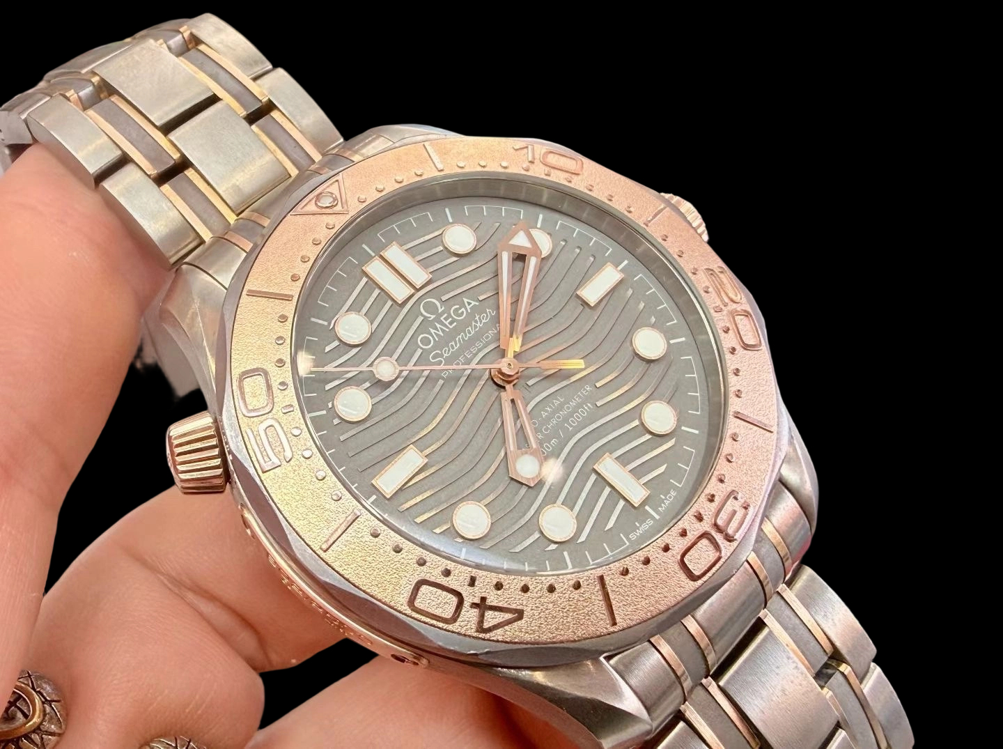 Omega 210.60.42.20.99.001 detail 3