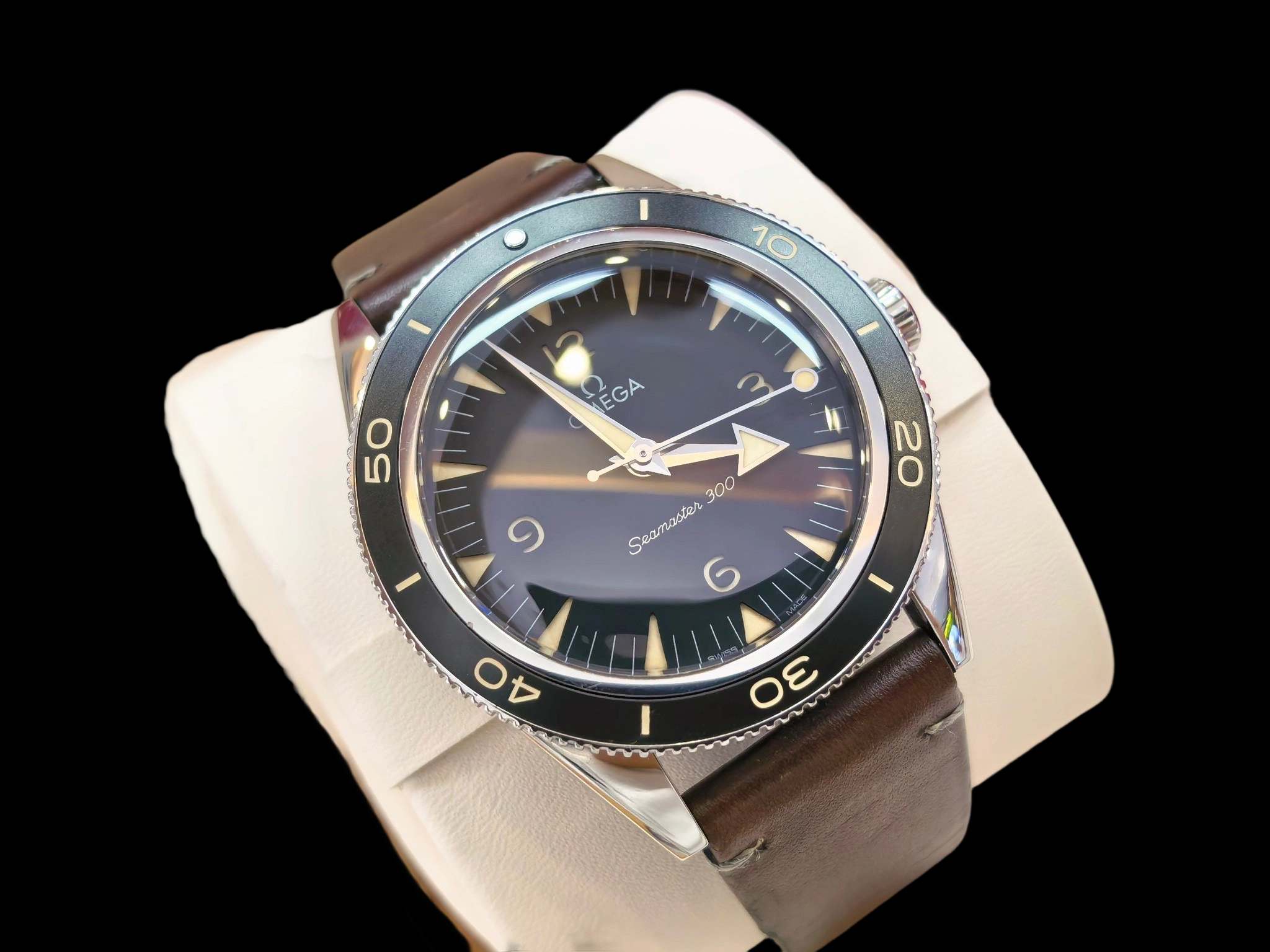 Omega 234.32.41.21.01.001 detail 3