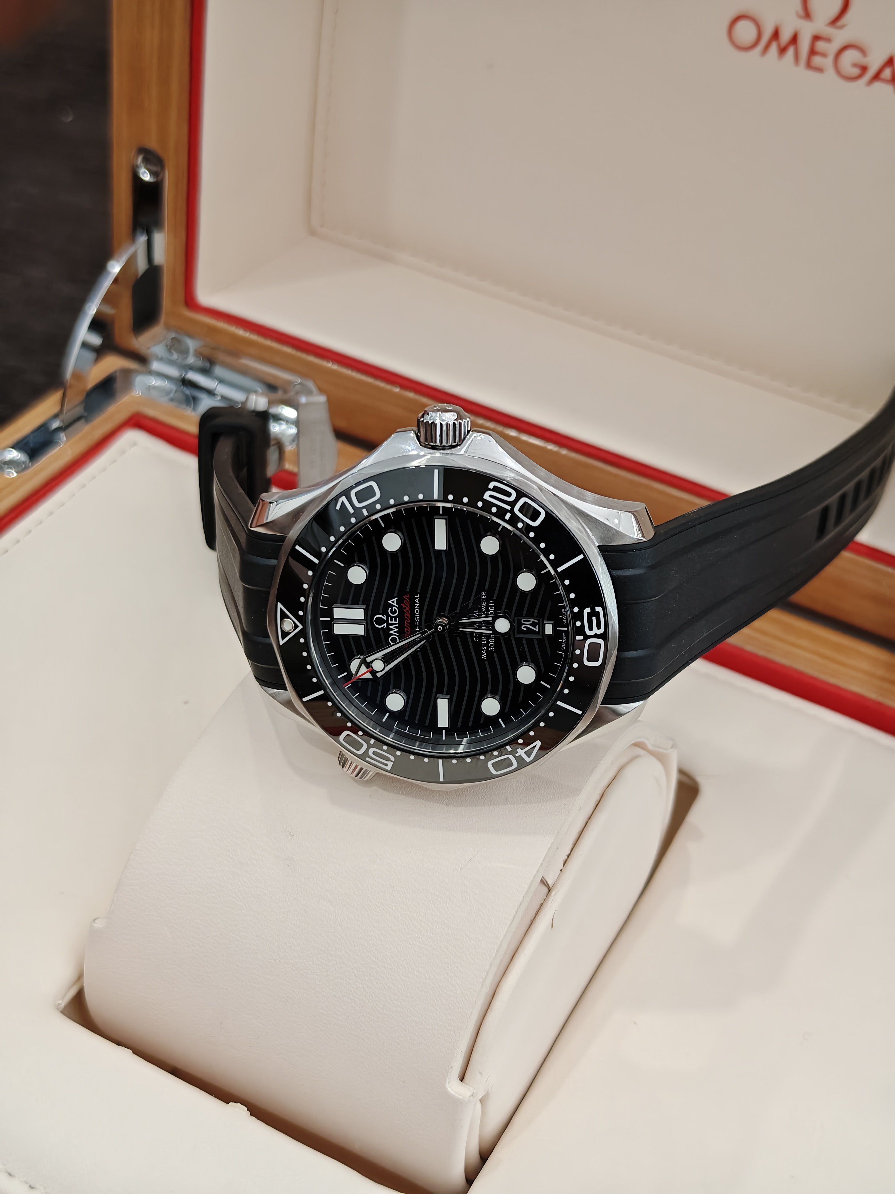 Omega 210.32.42.20.01.001 detail 5