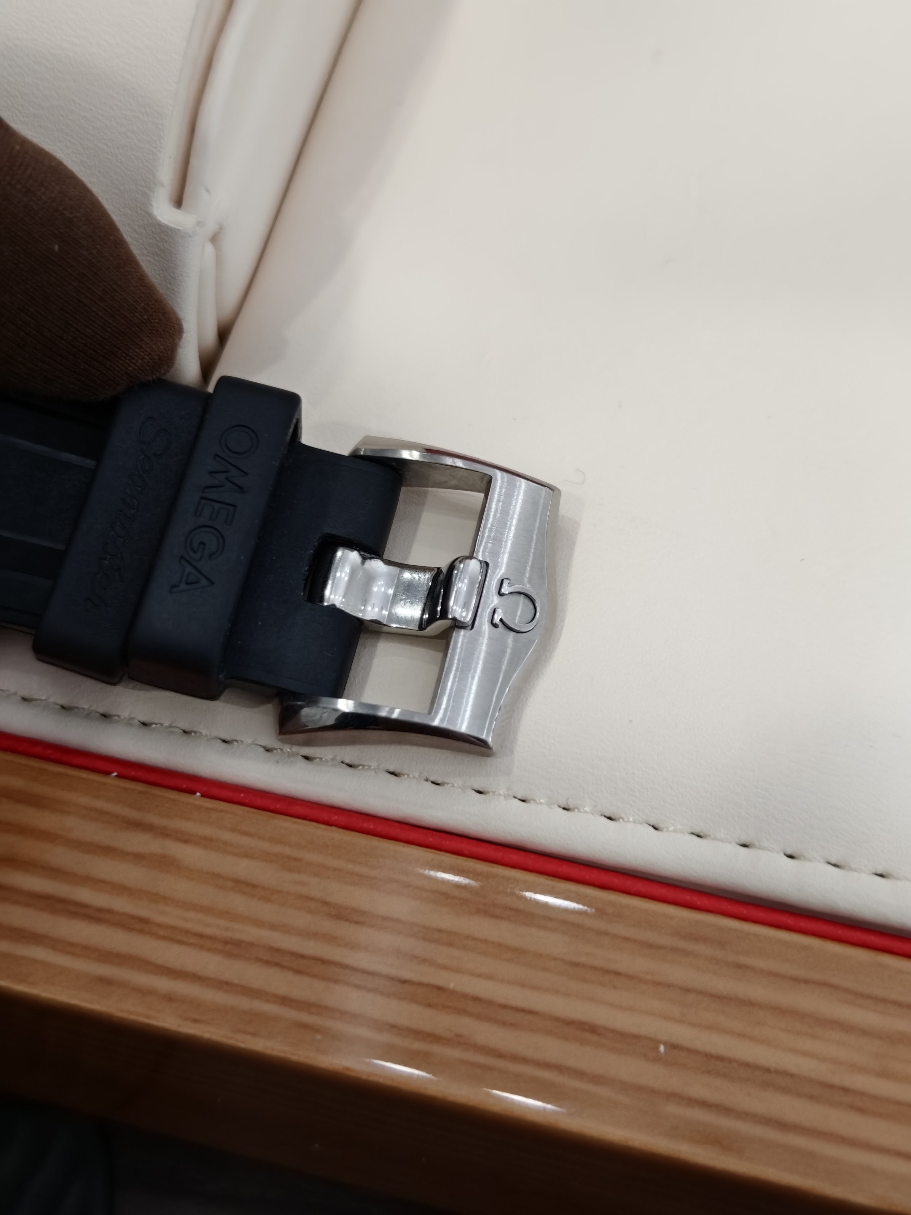 Omega 210.32.42.20.01.001 detail 2