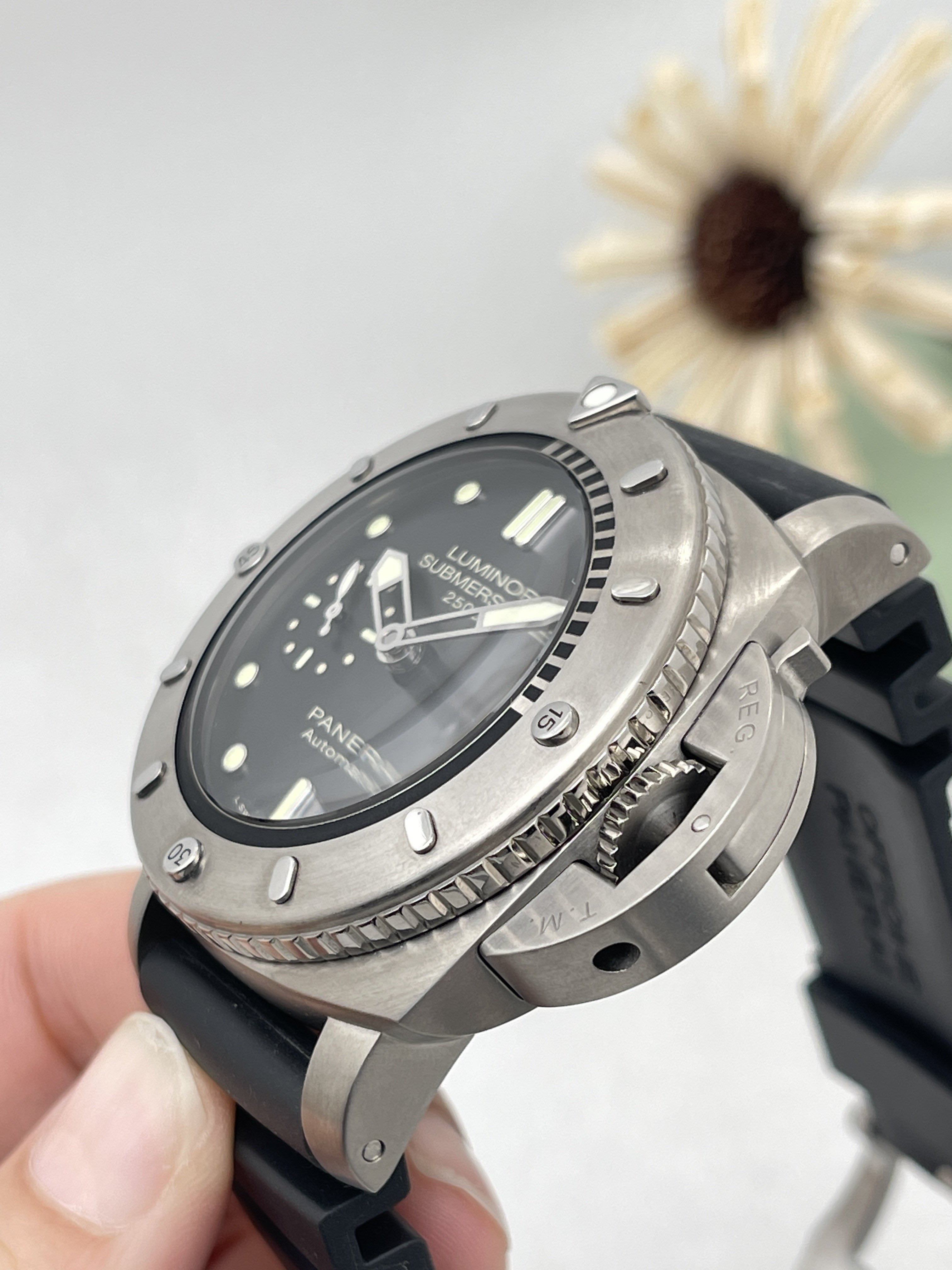 Panerai PAM00364 detail 4