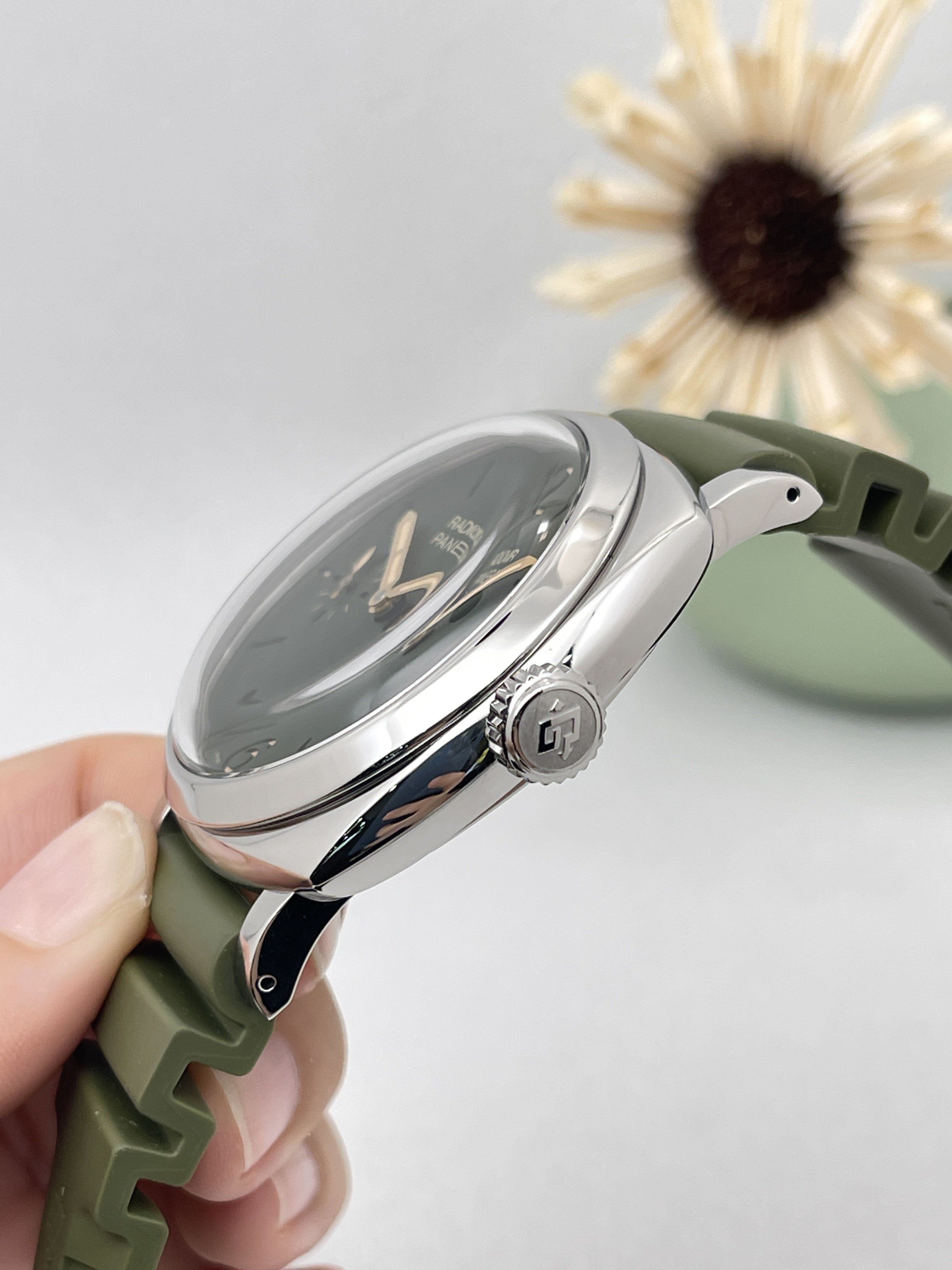 Panerai PAM00736 detail 4