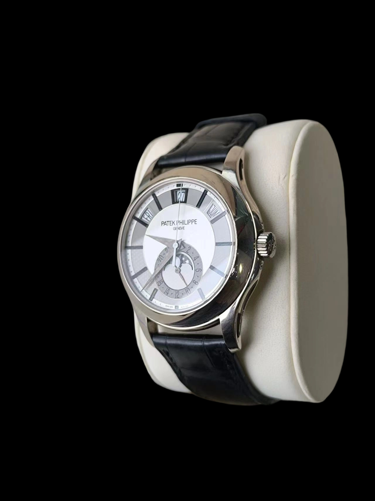 Patek Philippe 5205G-001 detail 1