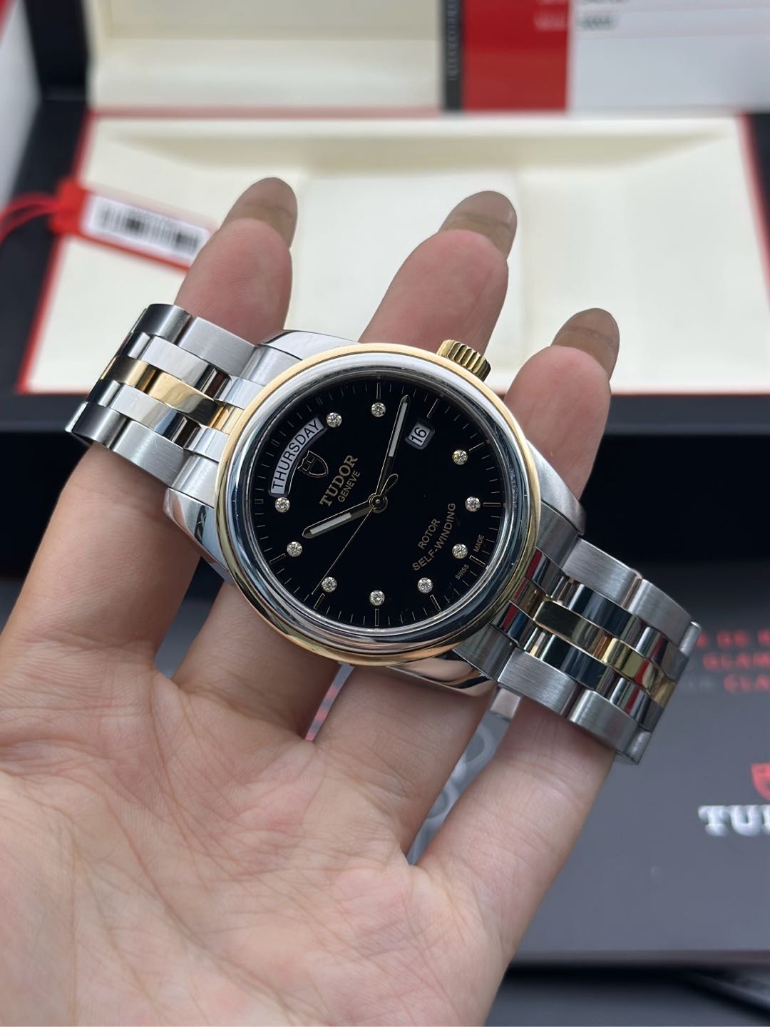 Tudor 56003-0008 detail 1