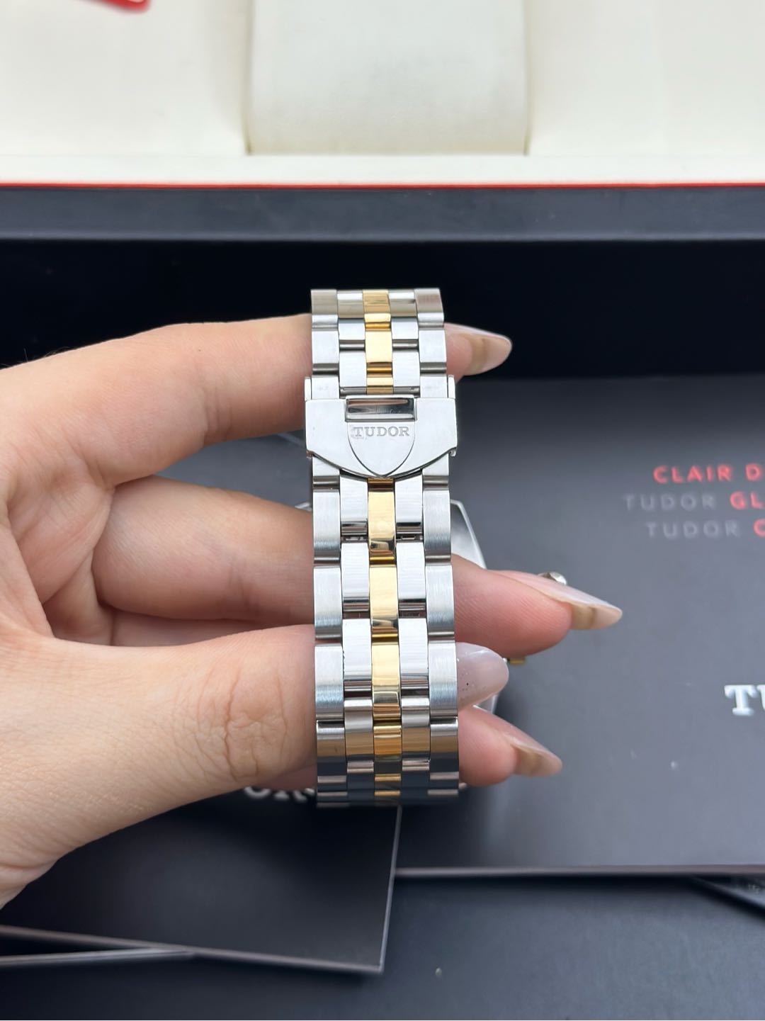 Tudor 56003-0008 detail 4
