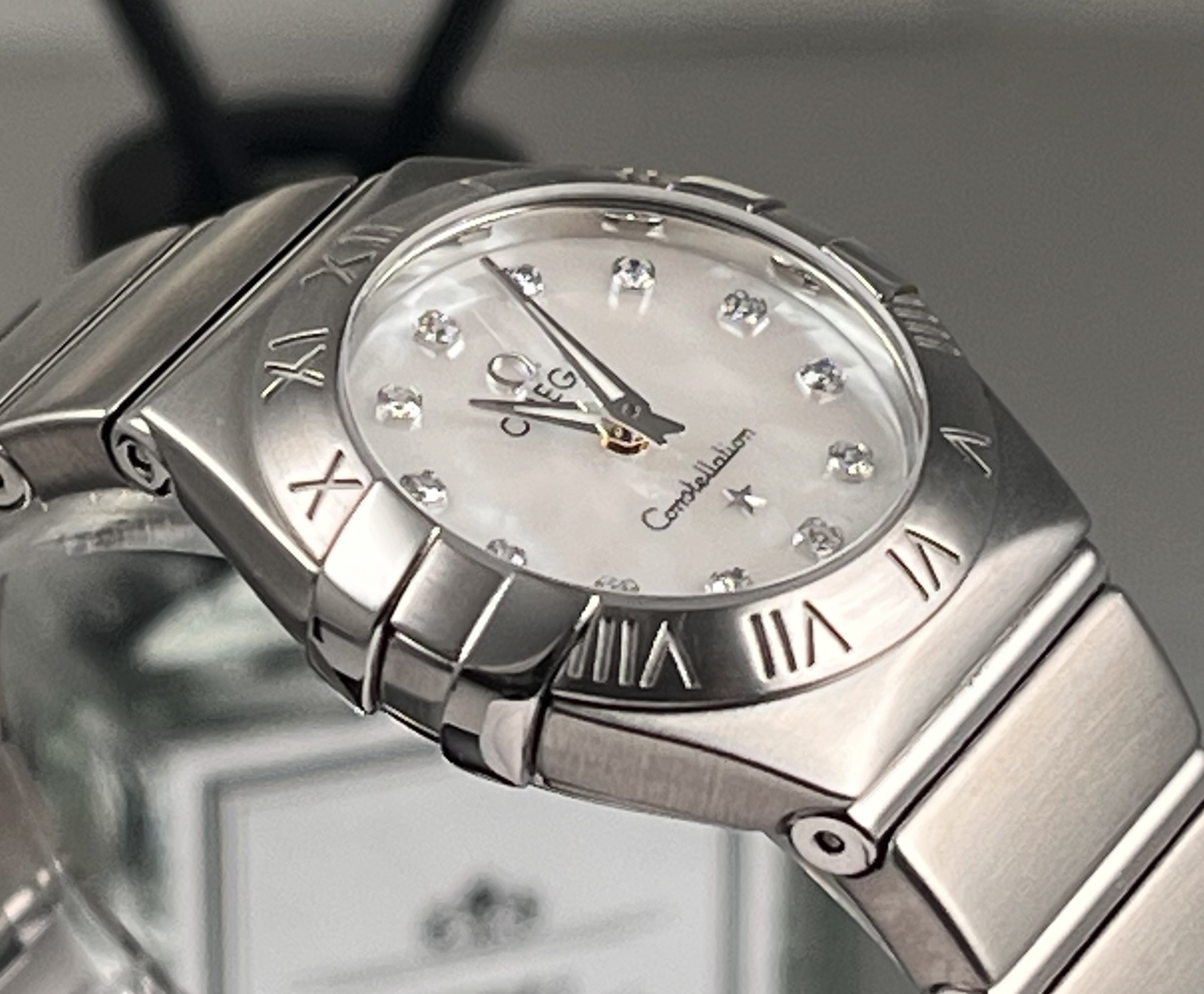 Omega 123.10.24.60.55.001 detail 2