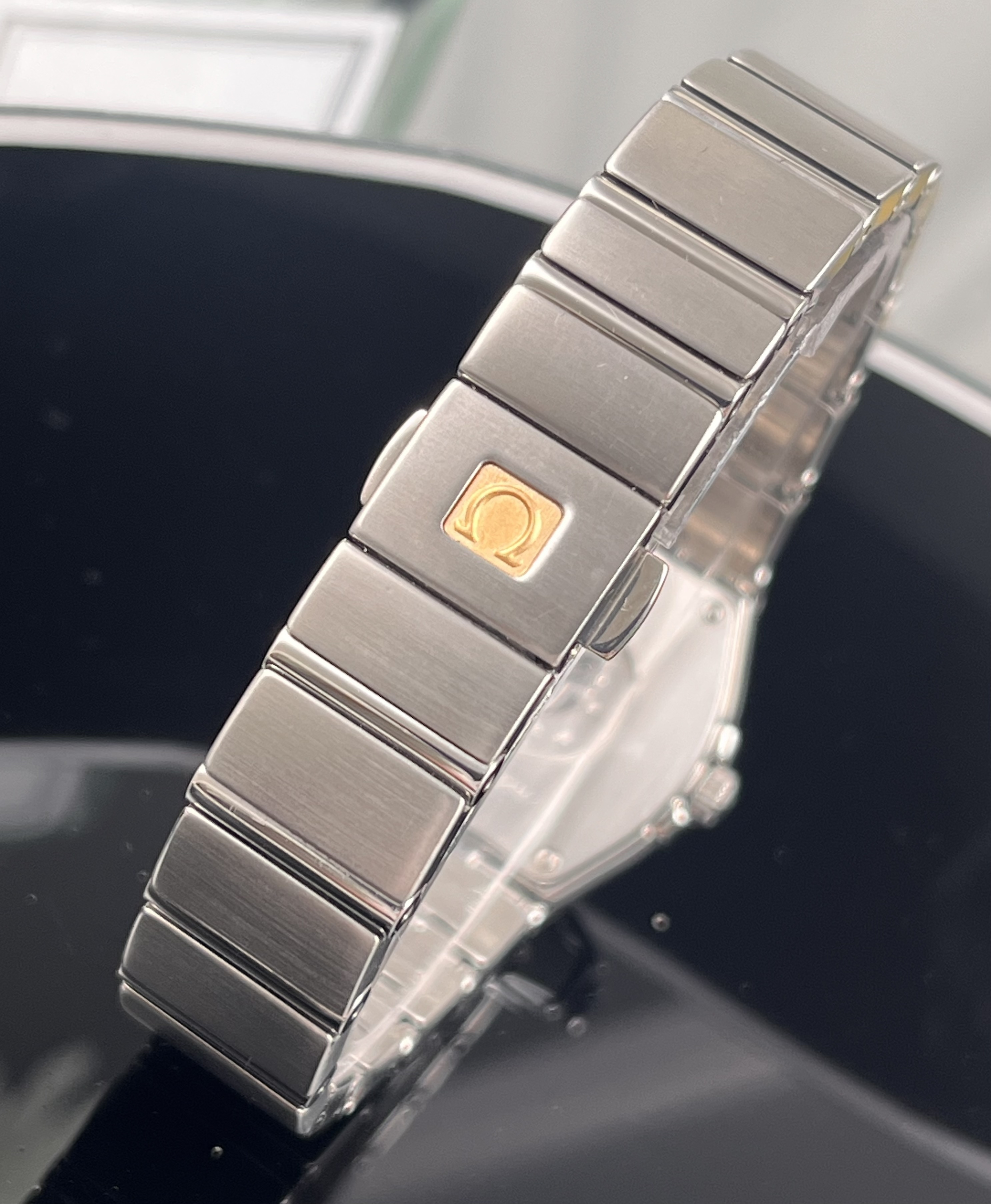Omega 123.10.24.60.55.001 detail 7