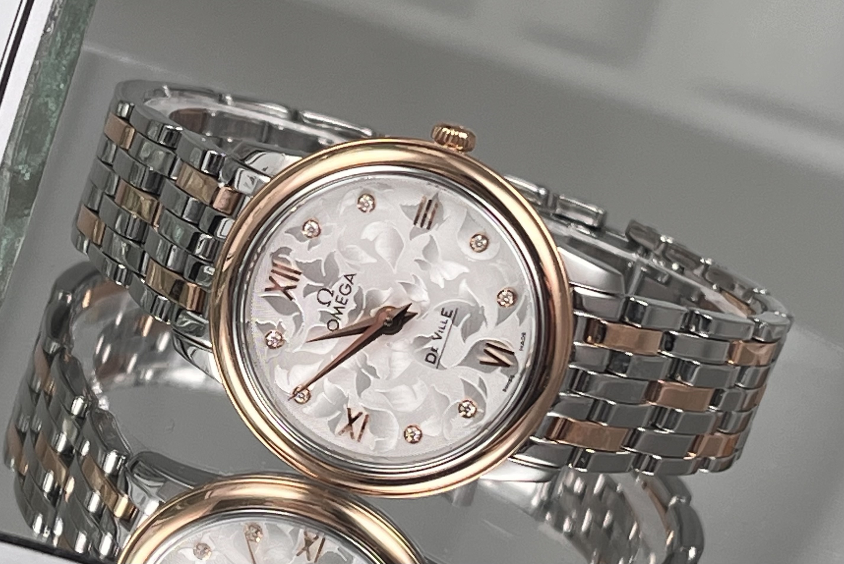 Omega 424.20.27.60.52.002 detail 1