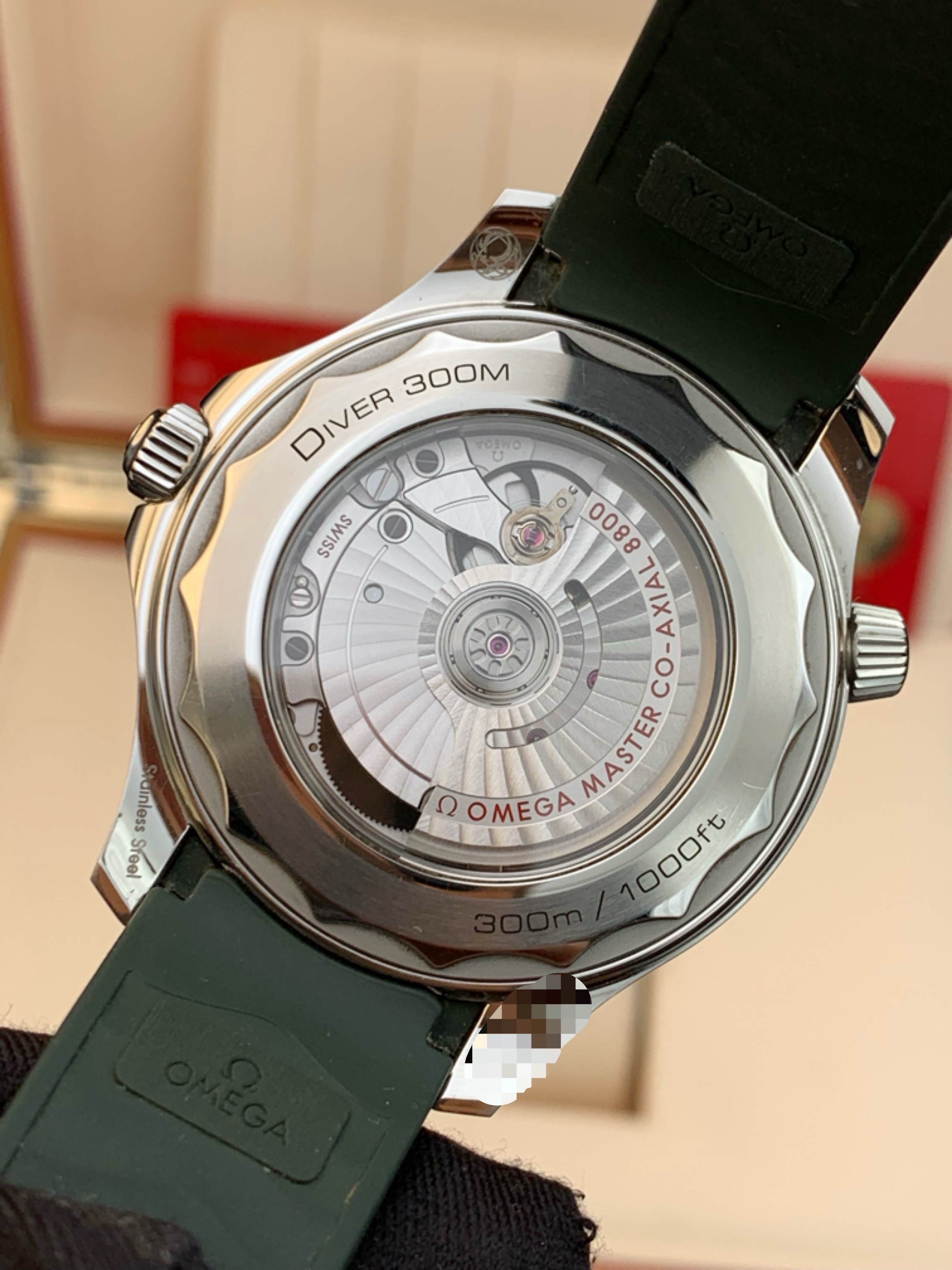 Omega 210.32.42.20.10.001 detail 2
