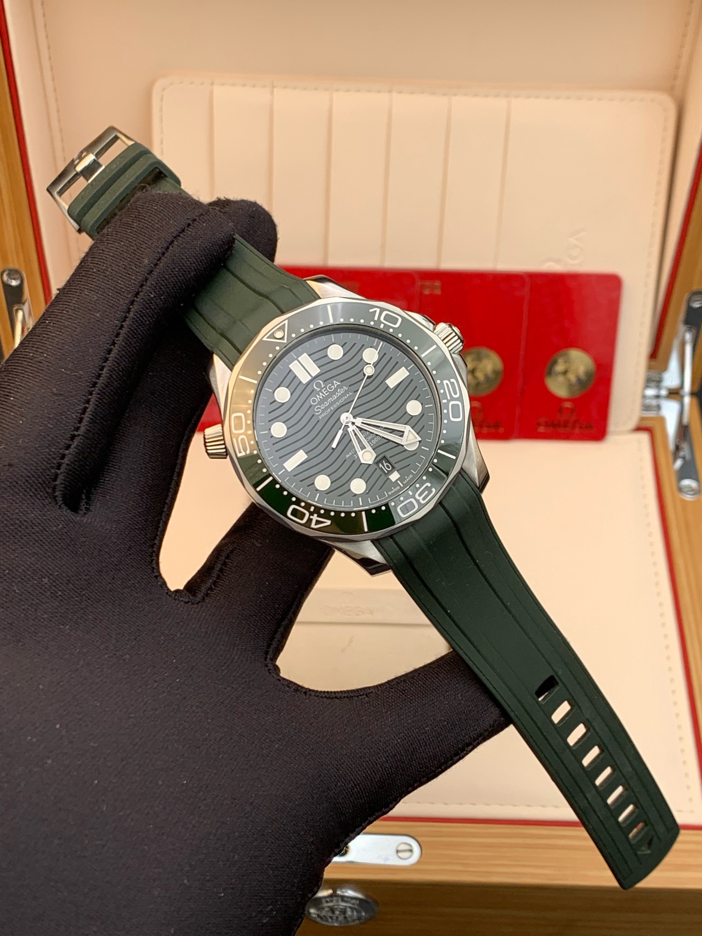 Omega 210.32.42.20.10.001 detail 5