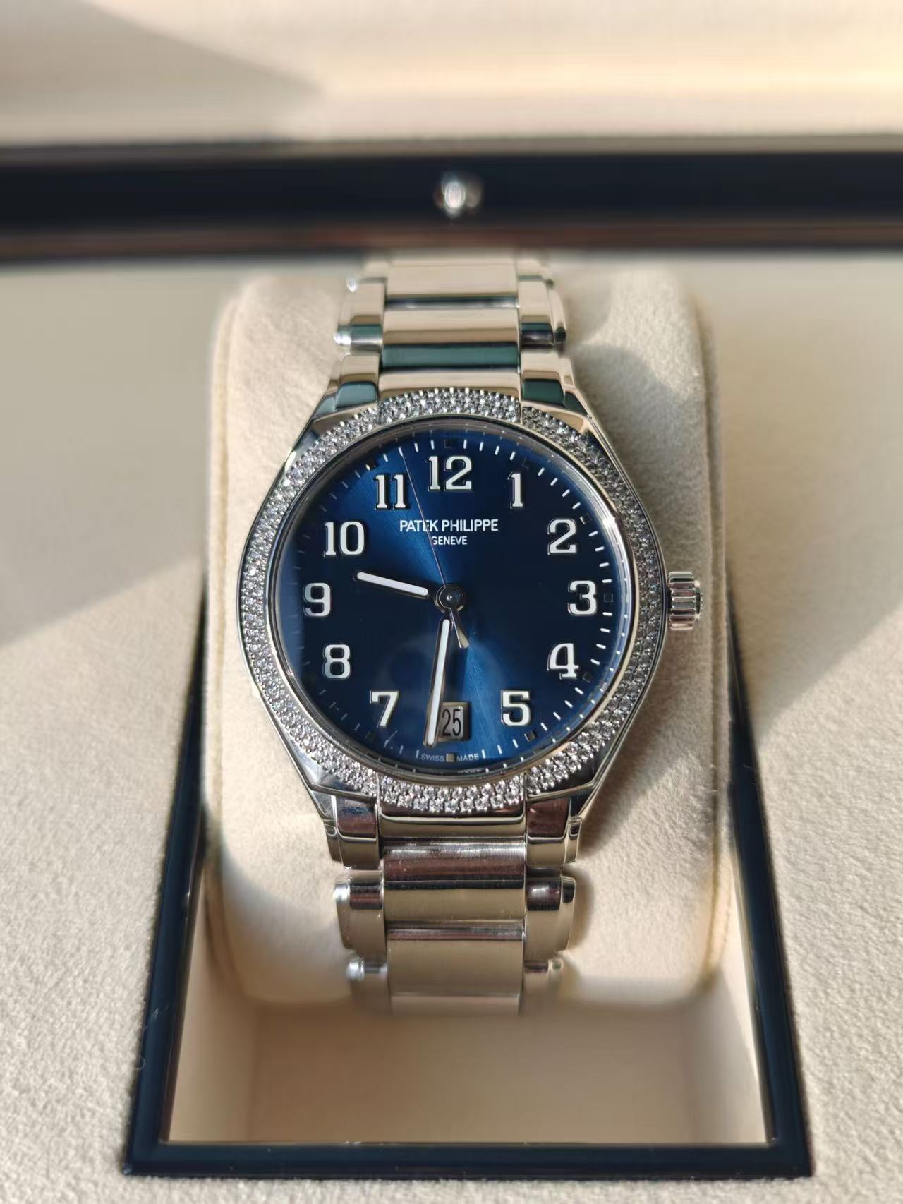 Patek Philippe 7300 / 1200A-001