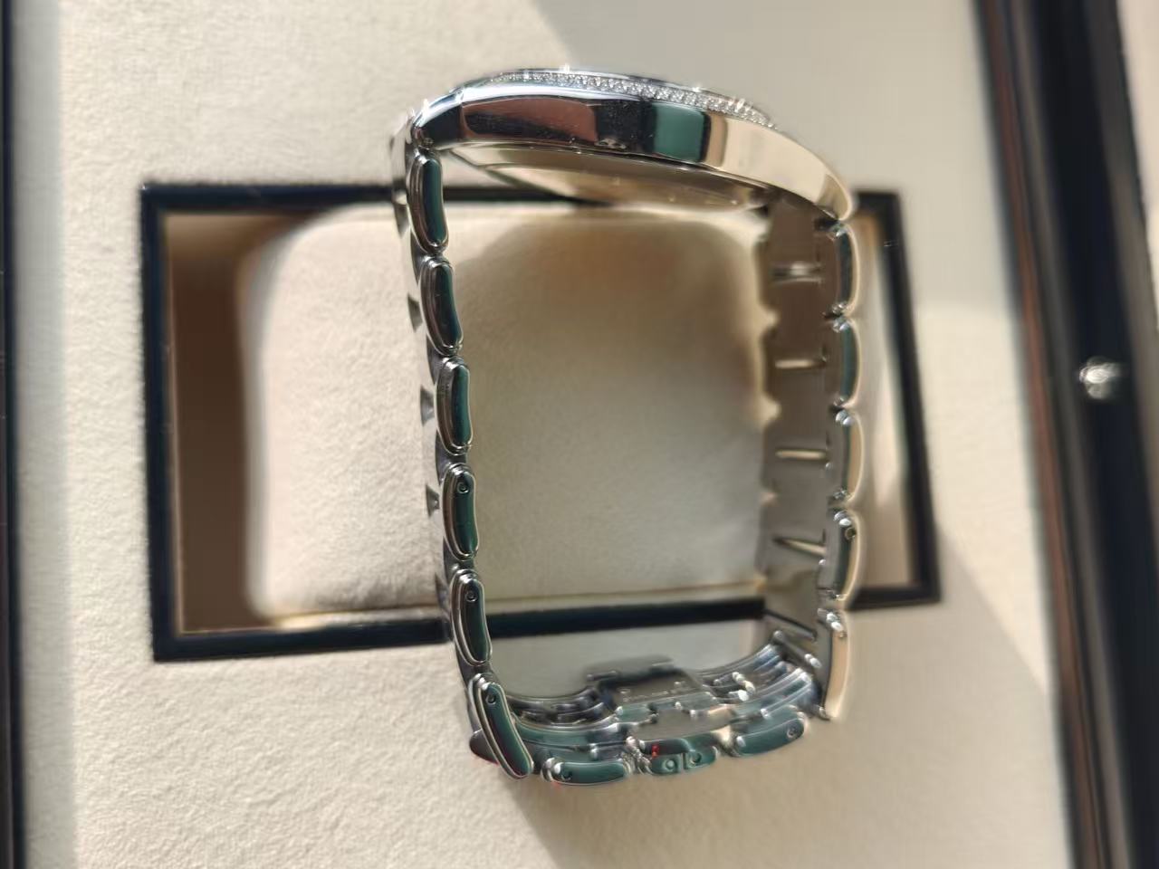 Patek Philippe 7300 / 1200A-001 detail 6