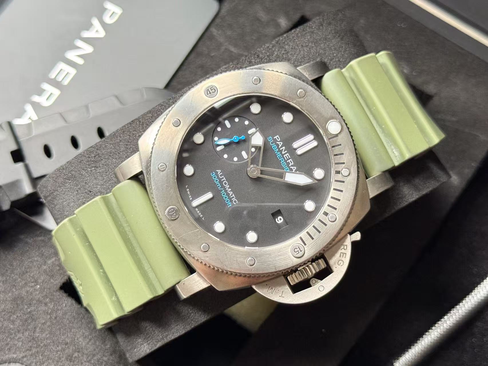 Panerai PAM01305 detail 3