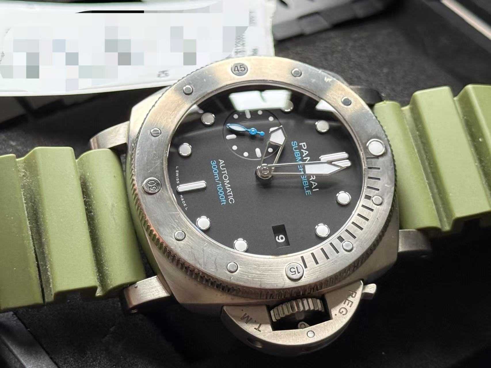 Panerai PAM01305 detail 4