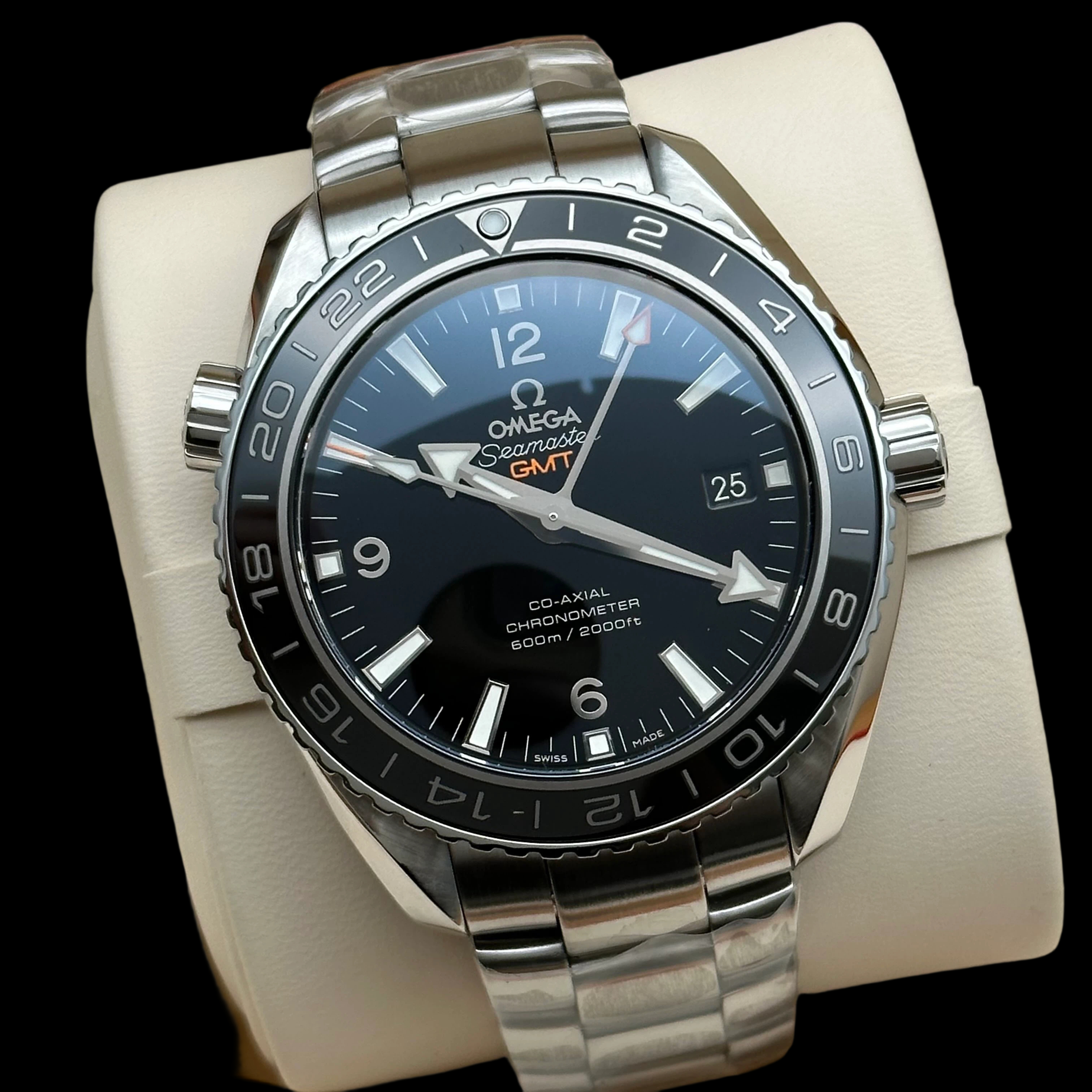 Omega 232.30.44.22.01.001 detail 2