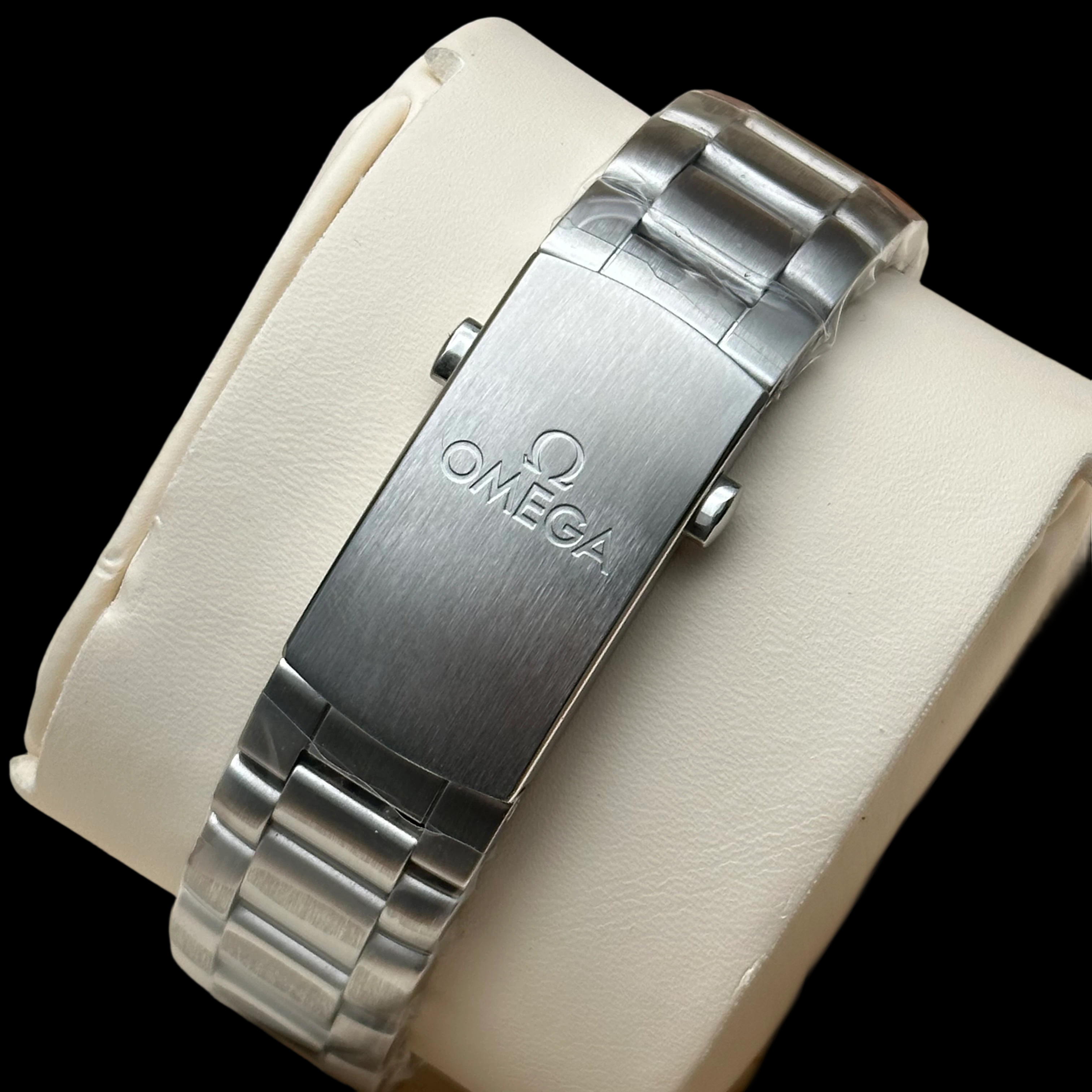 Omega 232.30.44.22.01.001 detail 4
