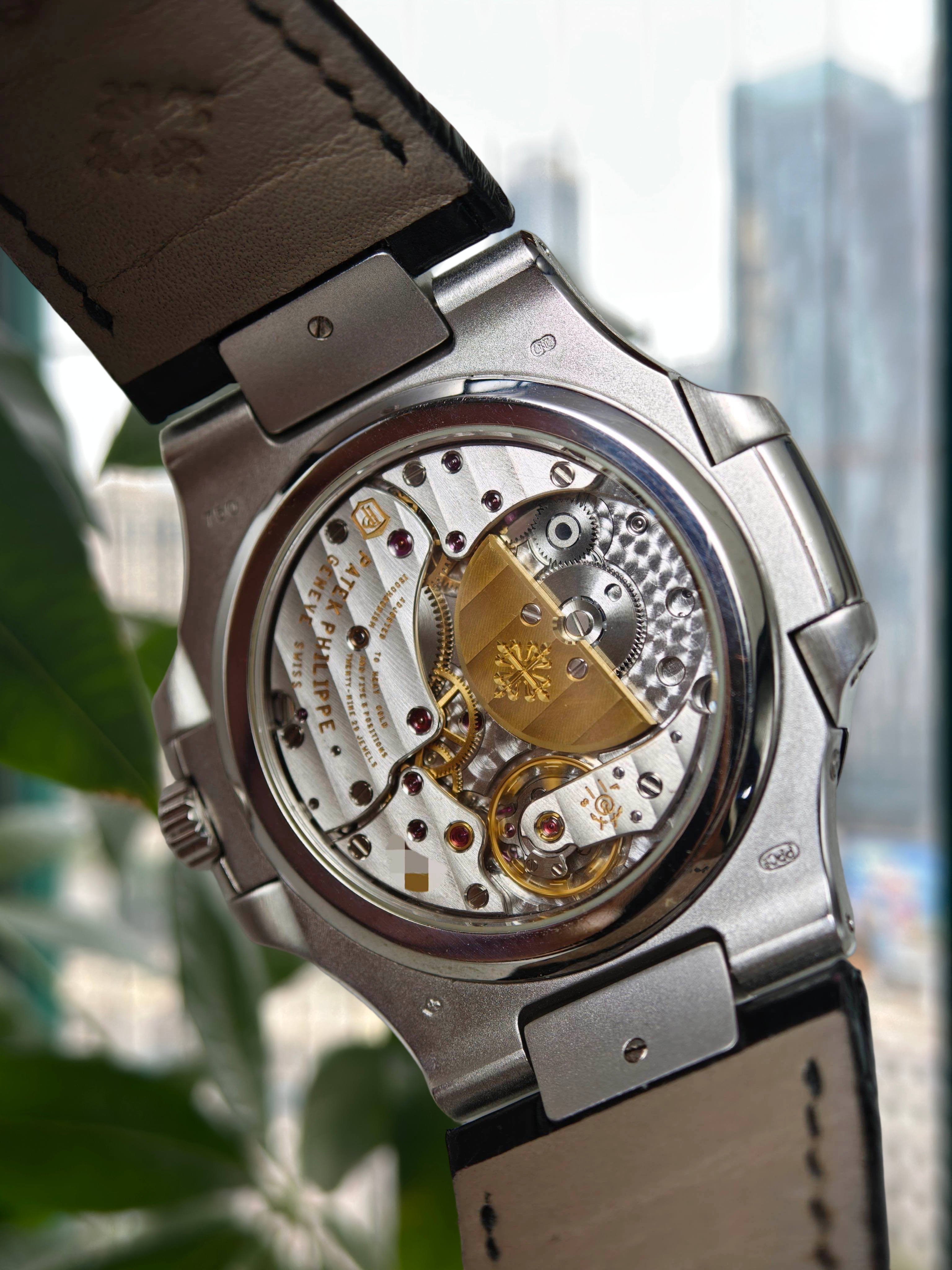 Patek Philippe 5712G detail 3