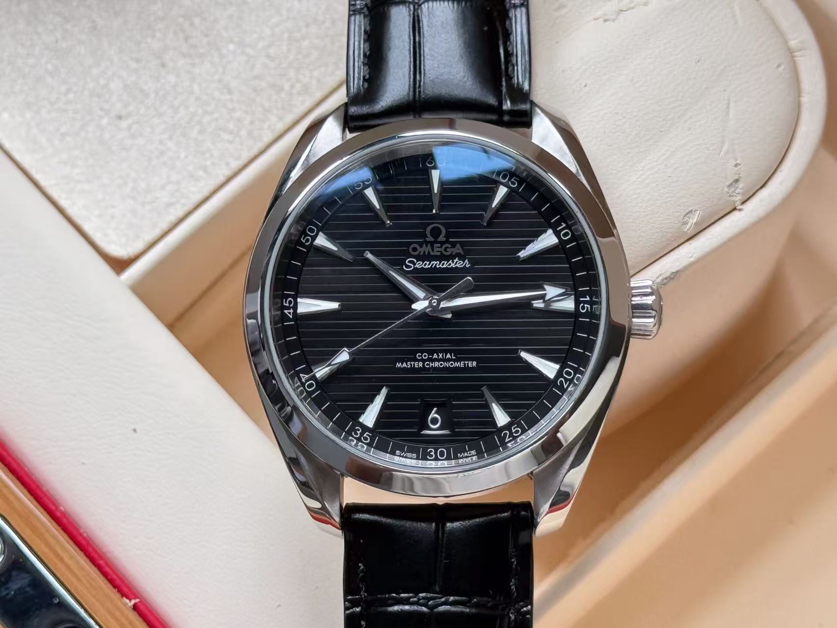 Omega 220.13.41.21.01.001 detail 1