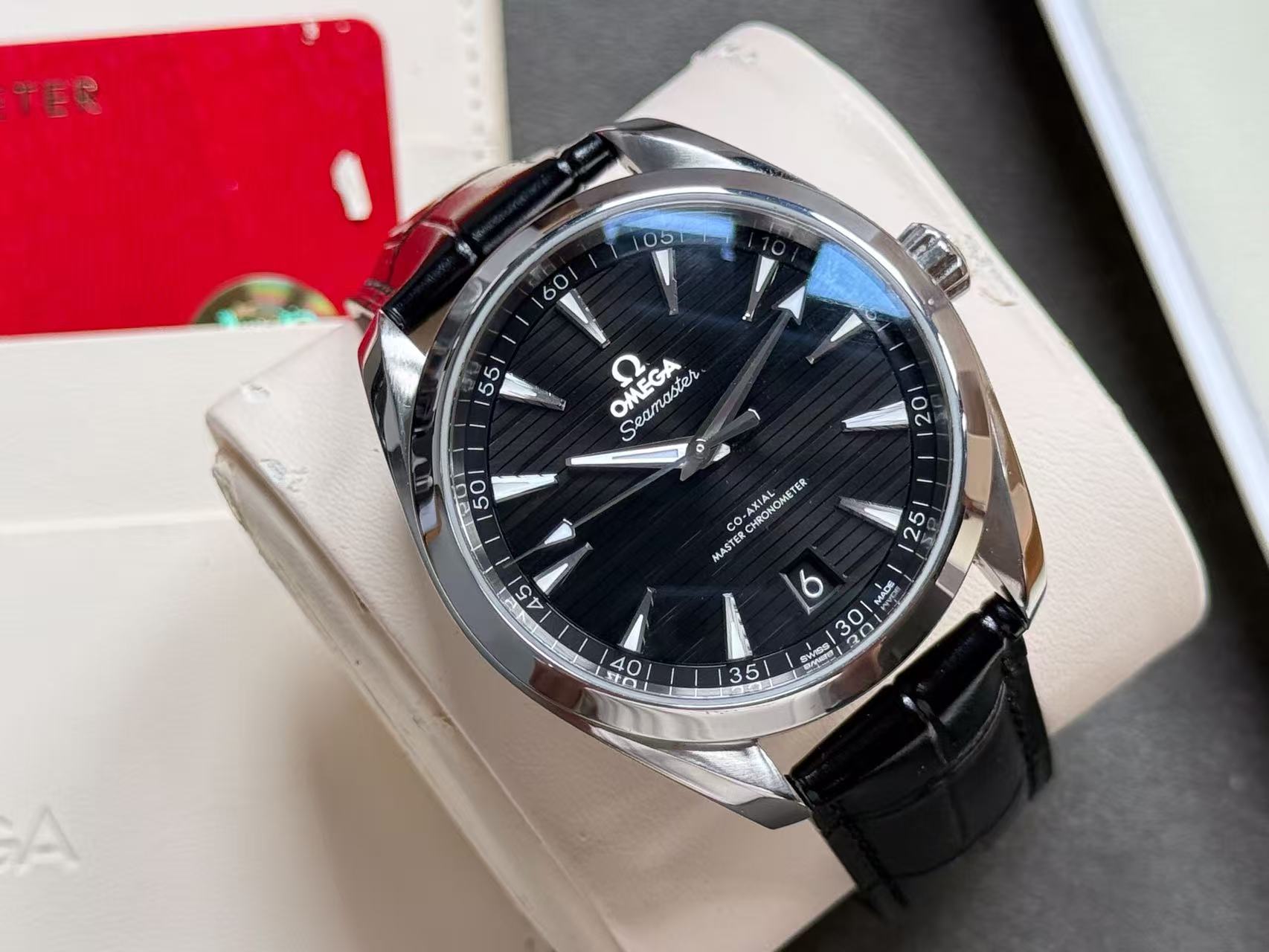 Omega 220.13.41.21.01.001 detail 2