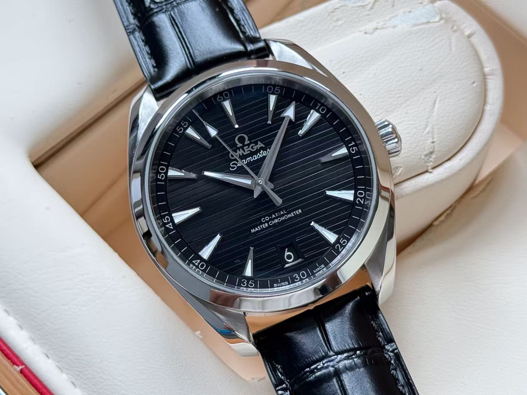 Omega 220.13.41.21.01.001 detail 4