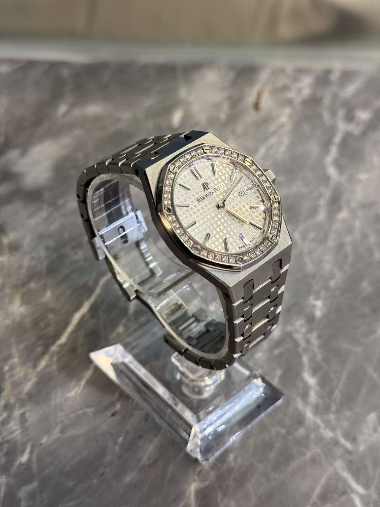 Audemars Piguet 67651st detail 2