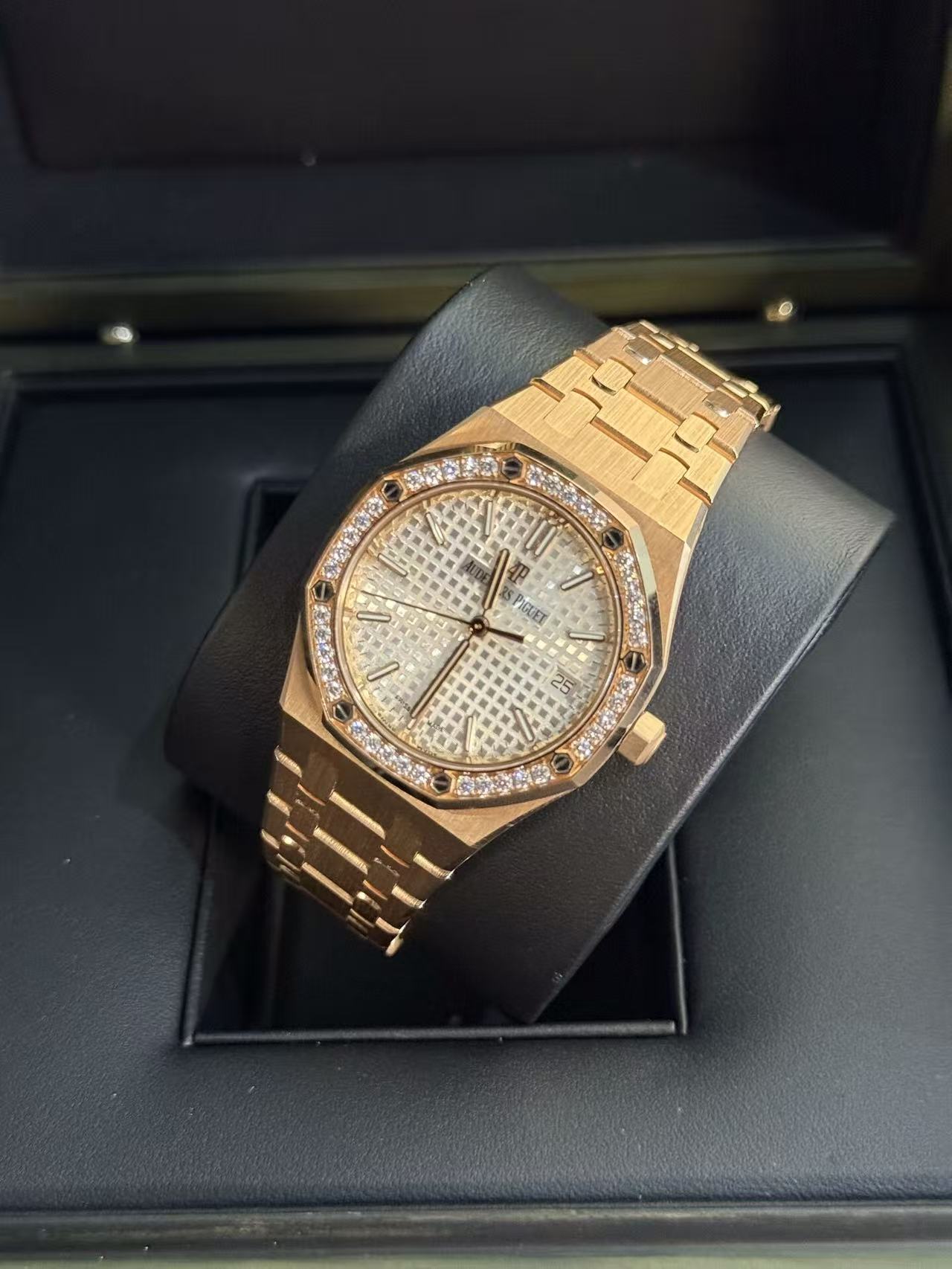 Audemars Piguet 77351or detail 1