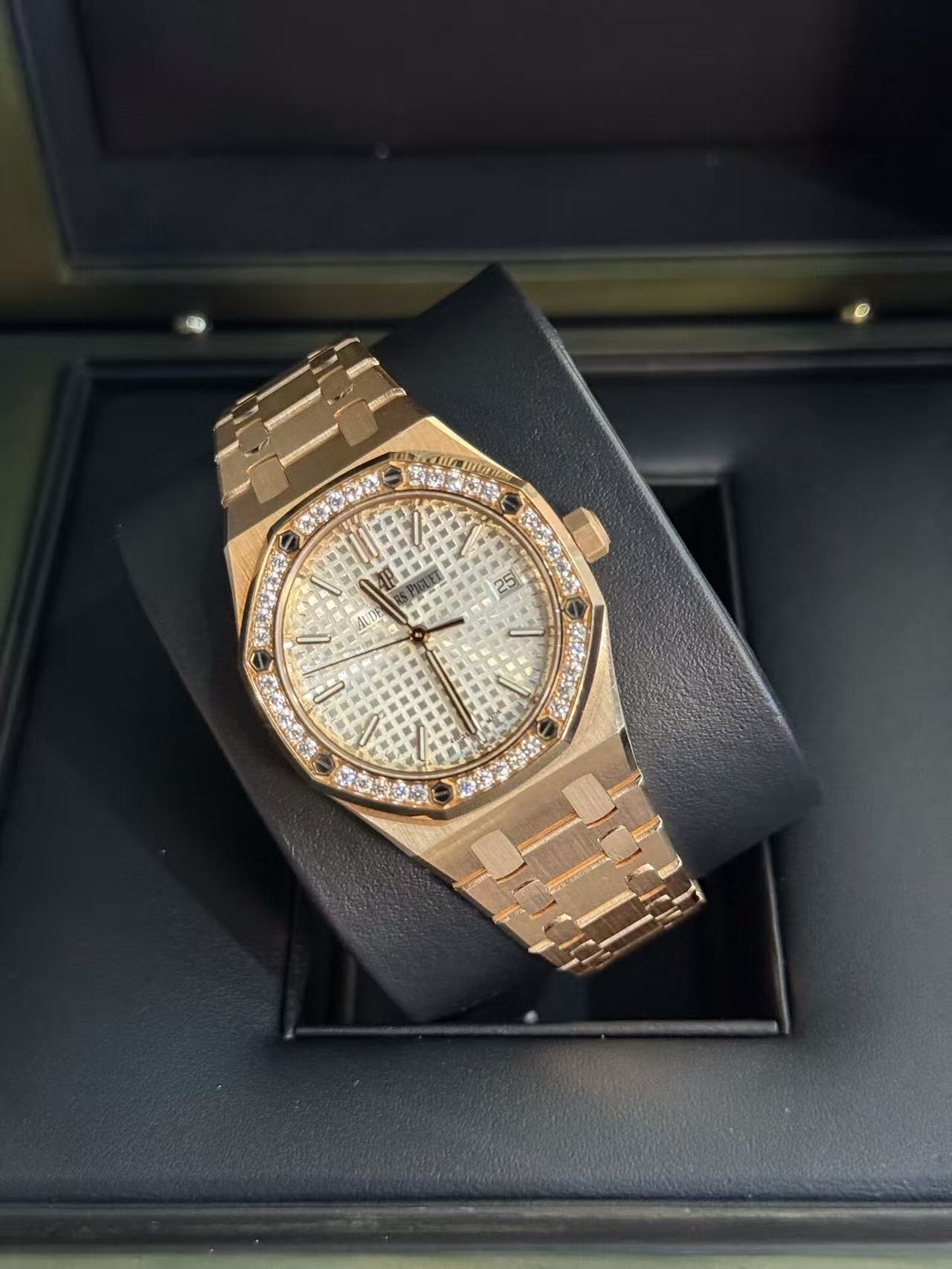 Audemars Piguet 77351or detail 2