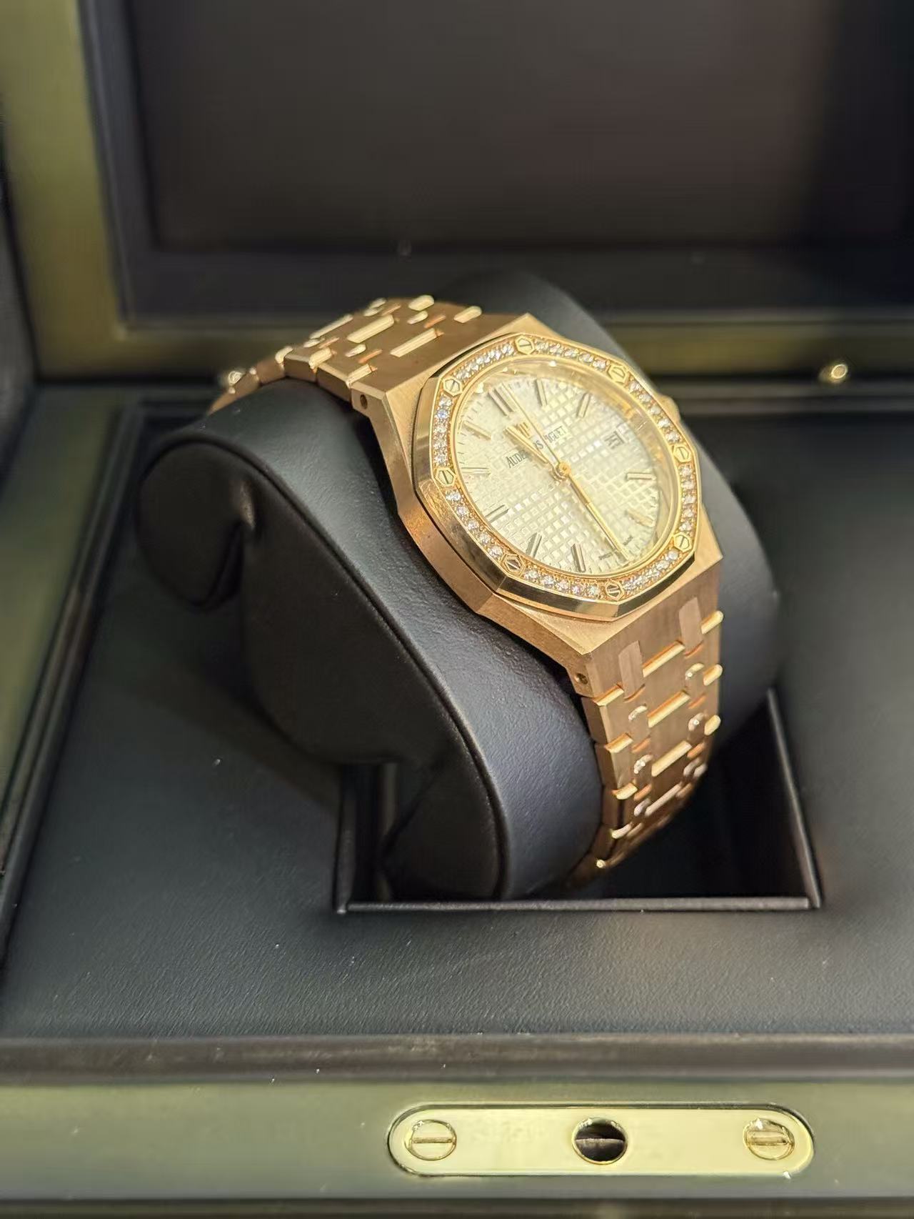 Audemars Piguet 77351or detail 4