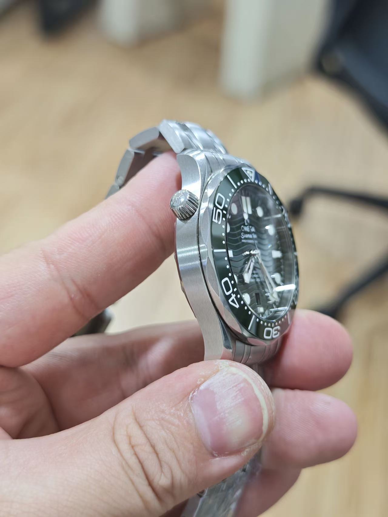 Omega 210.30.42.20.10.001 detail 2