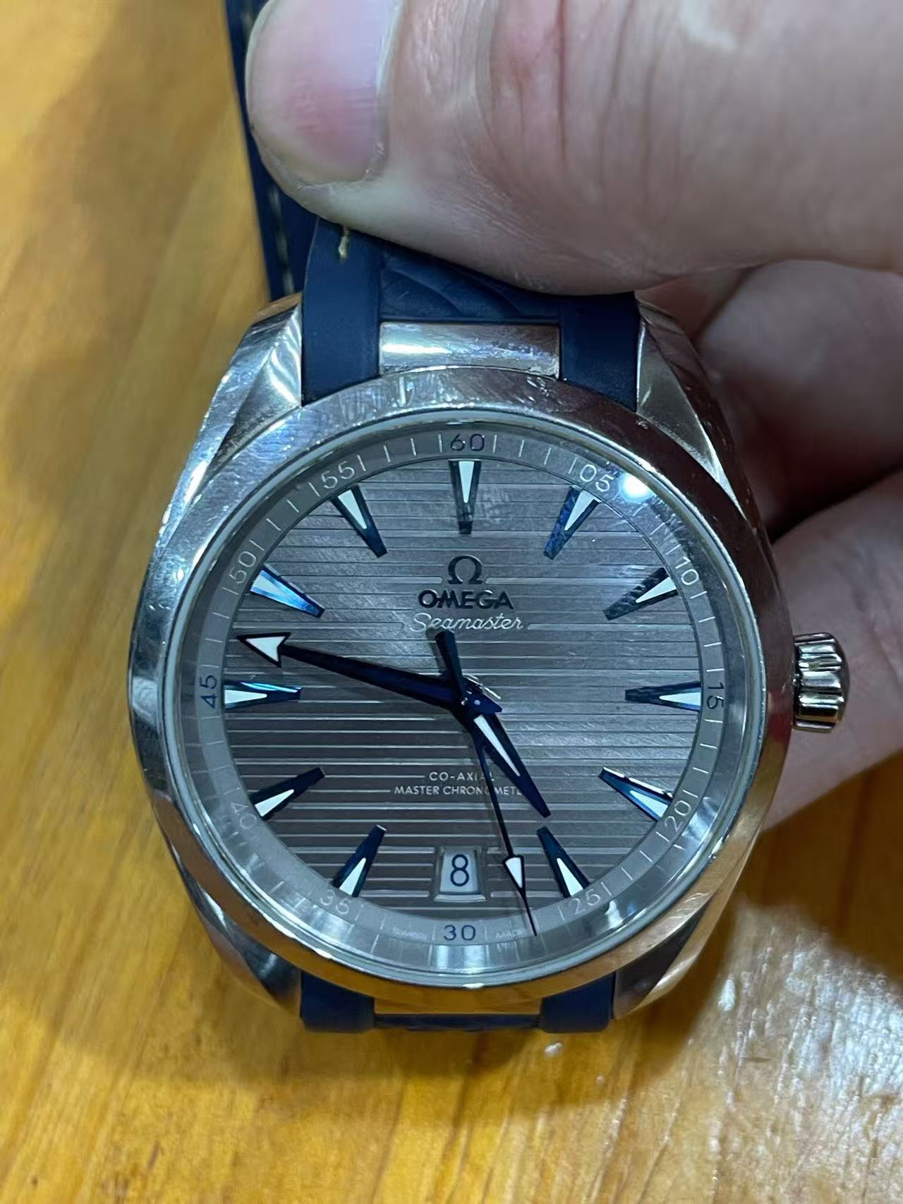 Omega 220.12.41.21.06.001